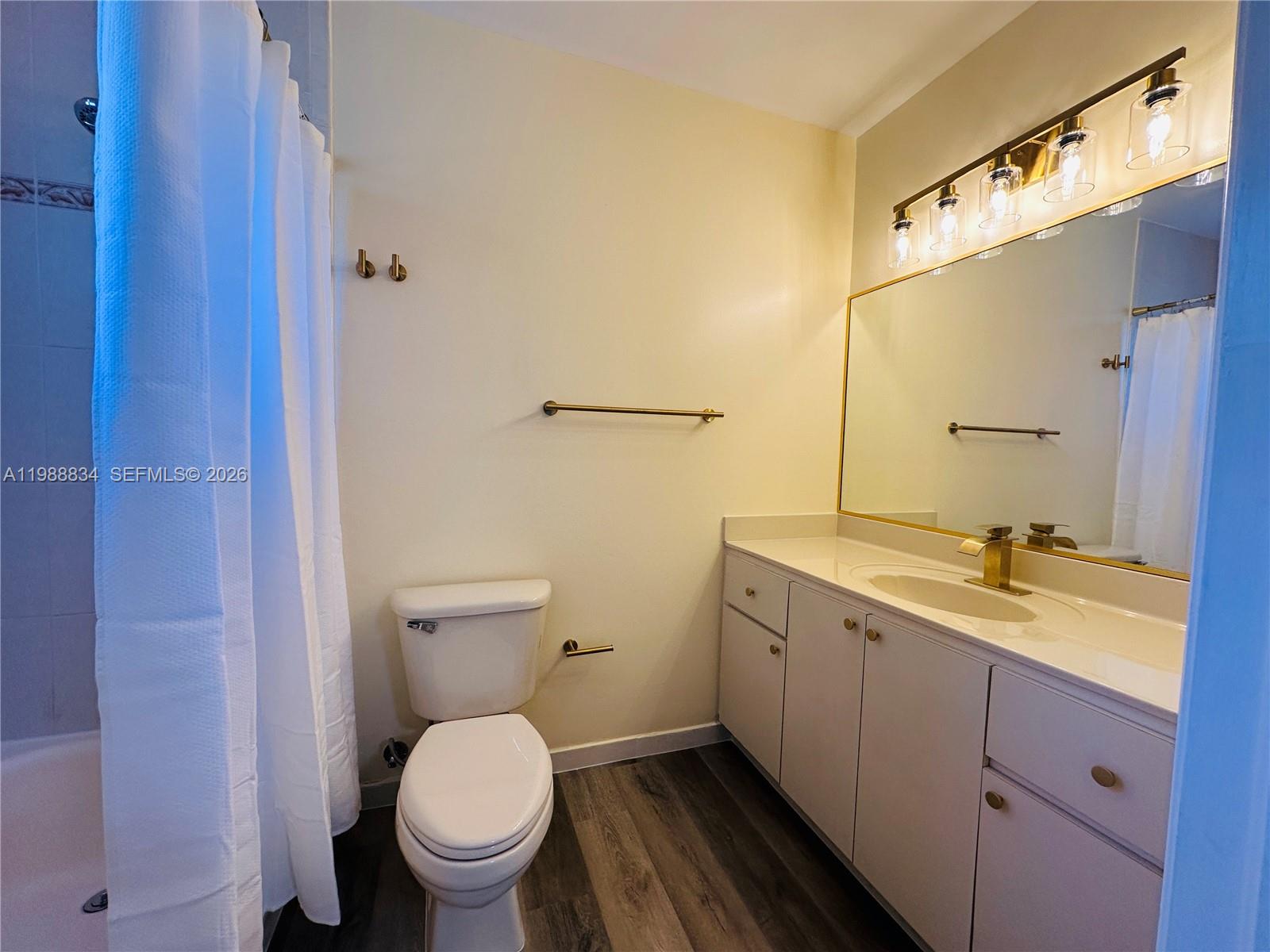 DORAL GRAND CONDO - Residential