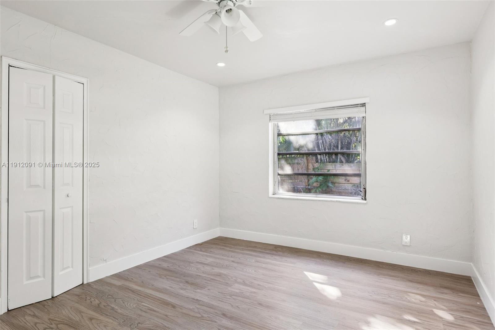 HOLLYWOOD LITTLE RANCHES - Residential