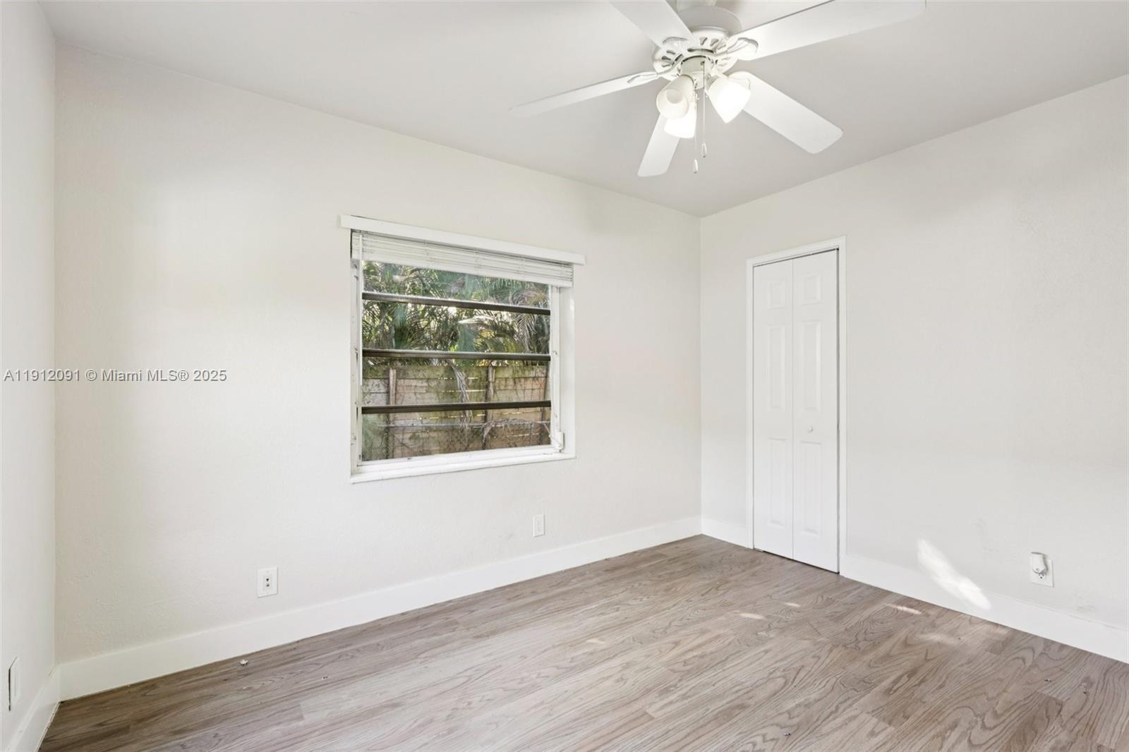 HOLLYWOOD LITTLE RANCHES - Residential