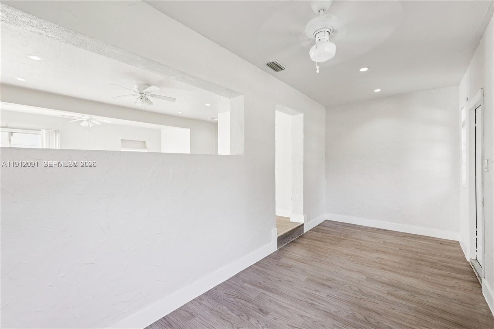 HOLLYWOOD LITTLE RANCHES - Residential