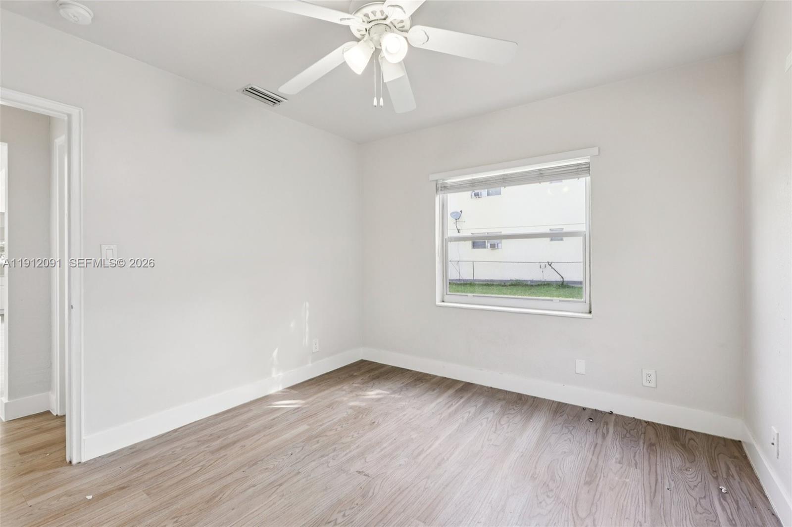 HOLLYWOOD LITTLE RANCHES - Residential