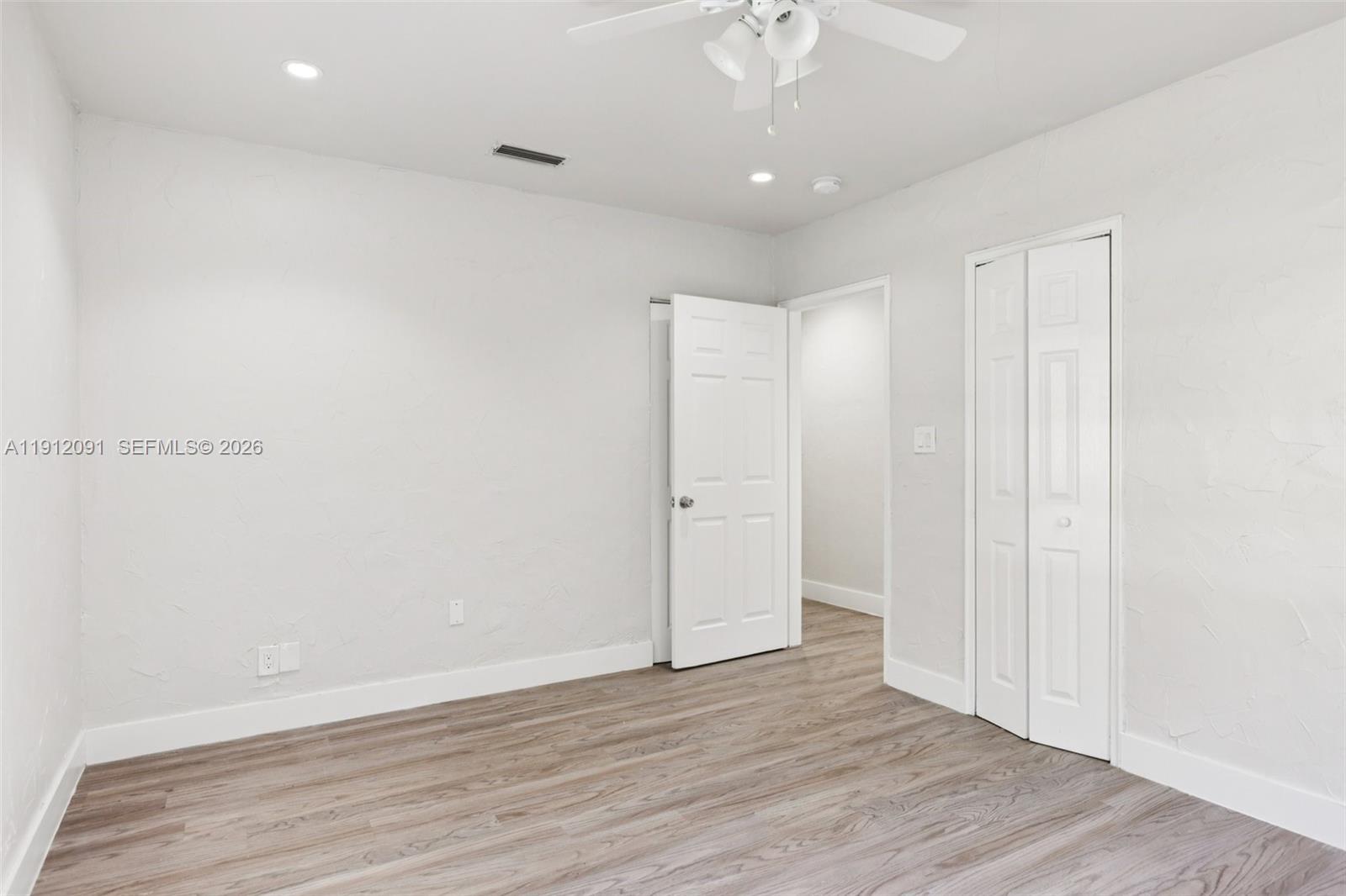 HOLLYWOOD LITTLE RANCHES - Residential