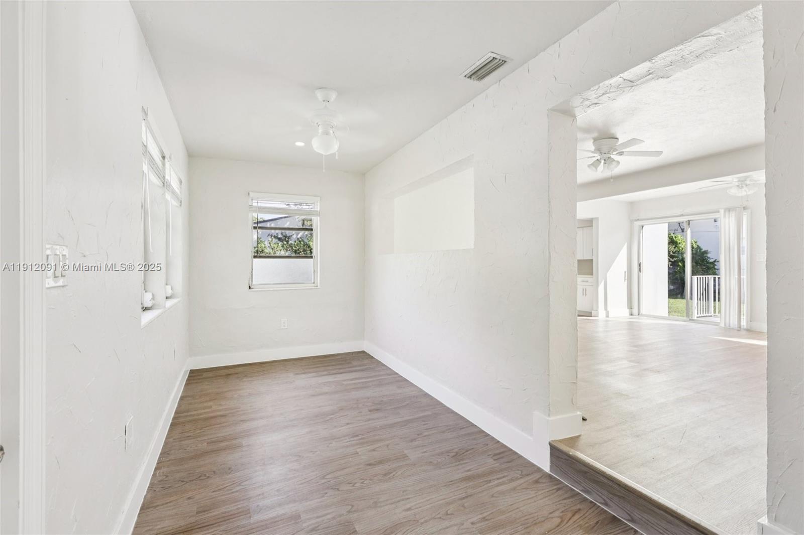 HOLLYWOOD LITTLE RANCHES - Residential