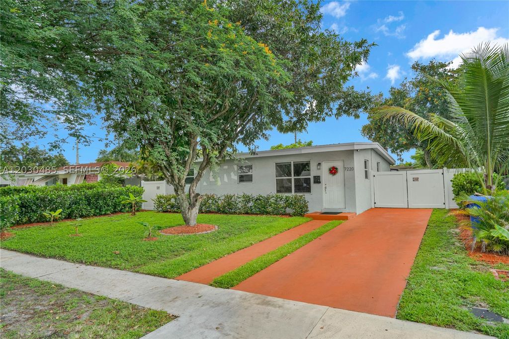 Photo of 7220 Arthur St, Hollywood, FL 33024 (MLS # A12030485)