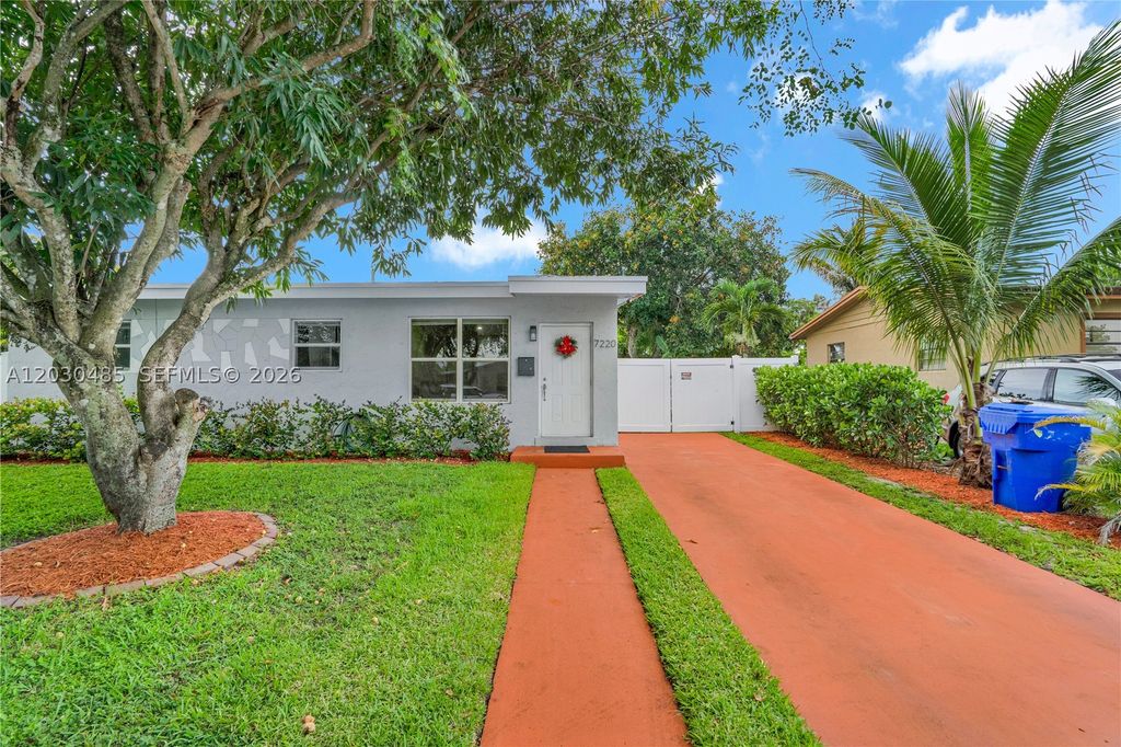 Photo of 7220 Arthur St, Hollywood, FL 33024 (MLS # A12030485)