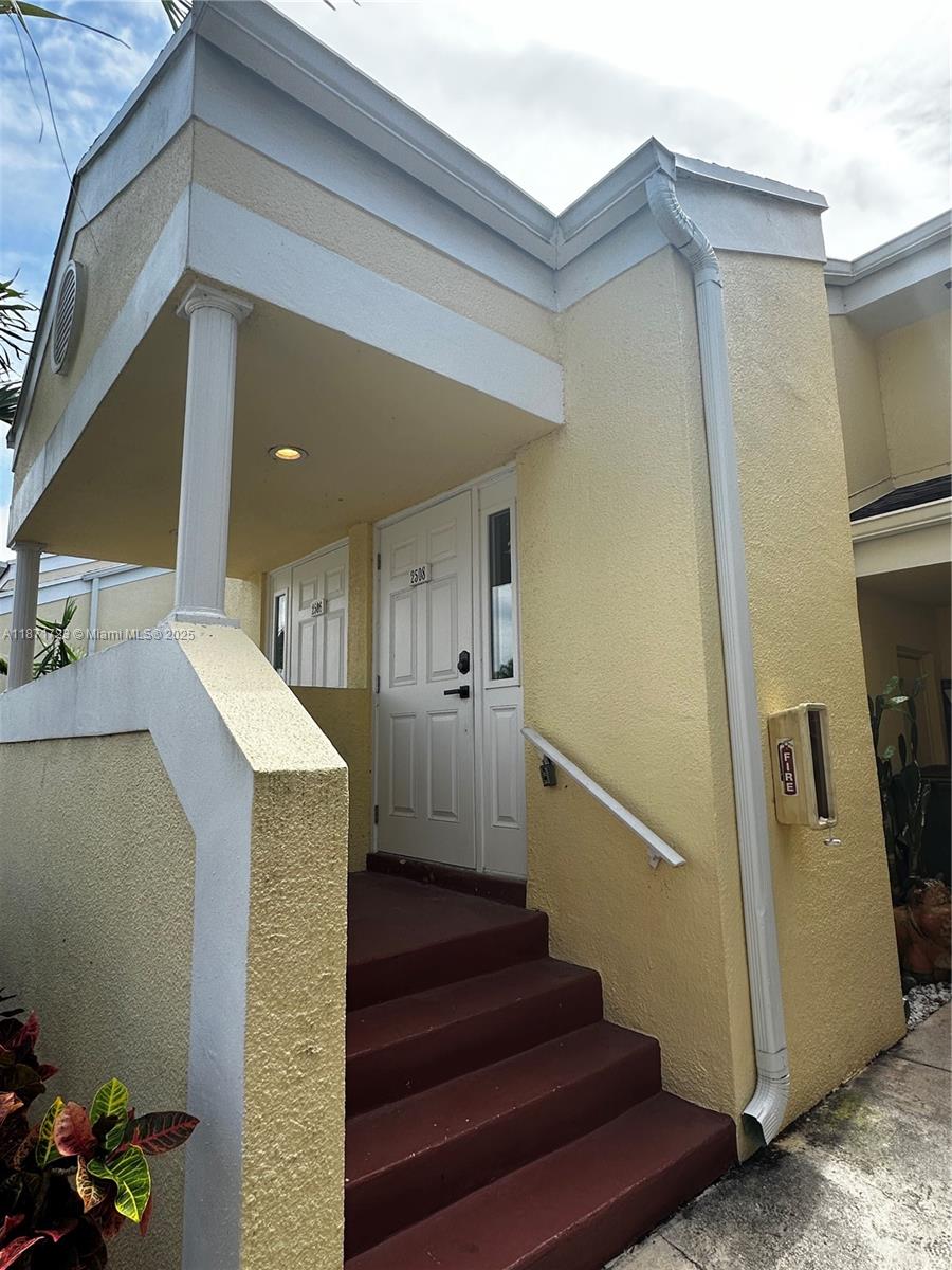 BREATHTAKING LAKEFRONT UNIT LOCATED IN THE SOUGHT AFTER CENTERGATE COMMUNITY WITHIN KEYS GATE. ENJOY A BEAUTIFULLY REMODELED SPLIT PLAN CONDO WITH AMAZING VIEWS!