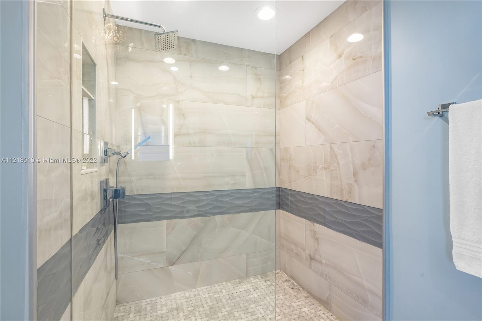 AKOYA CONDO - Residential Lease