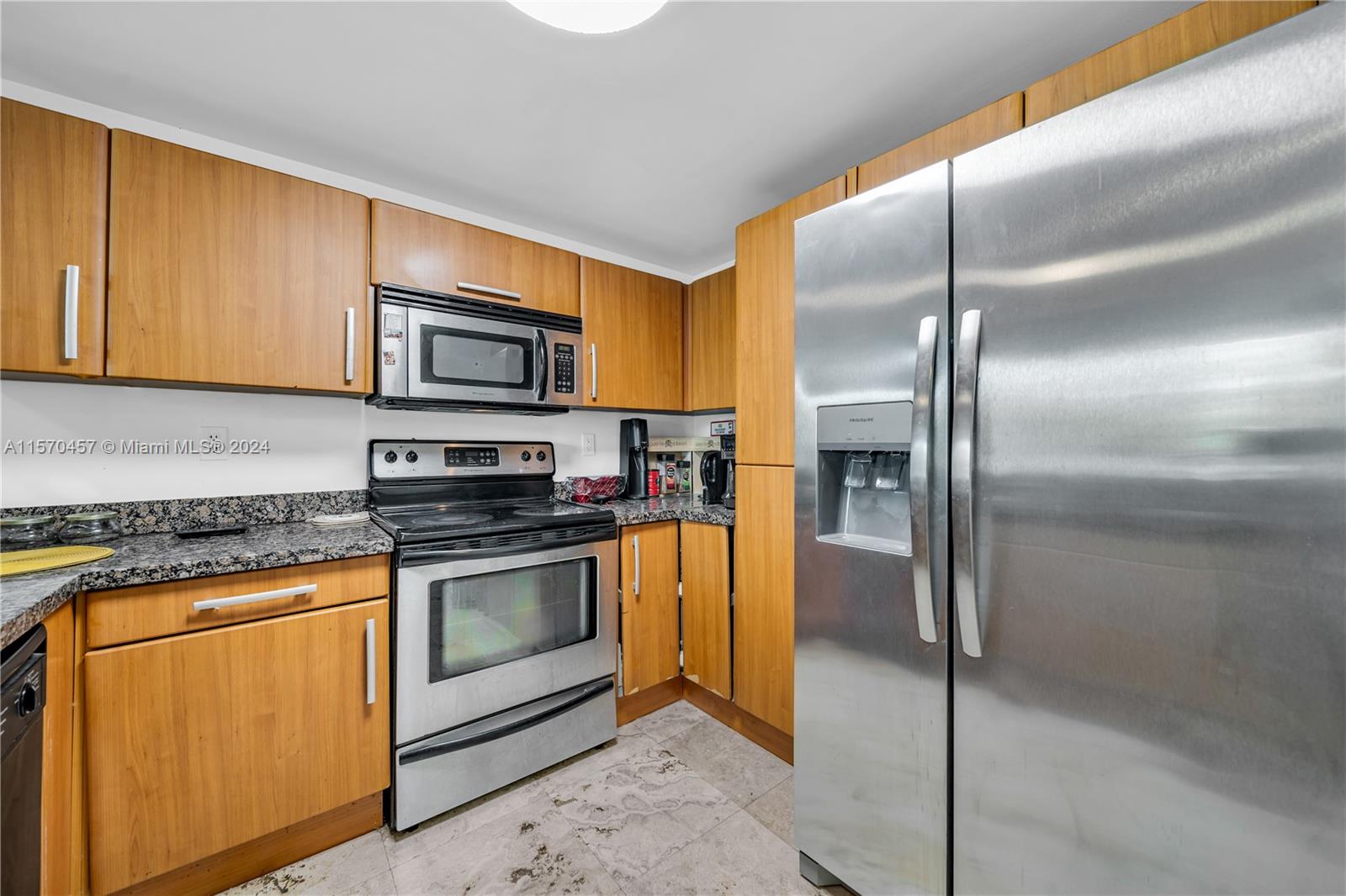 CASABLANCA VILLAS CONDO - Residential Lease