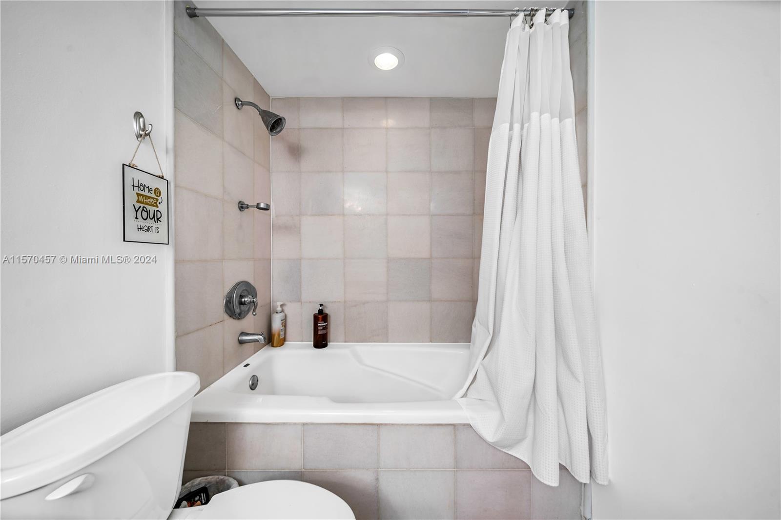 CASABLANCA VILLAS CONDO - Residential Lease