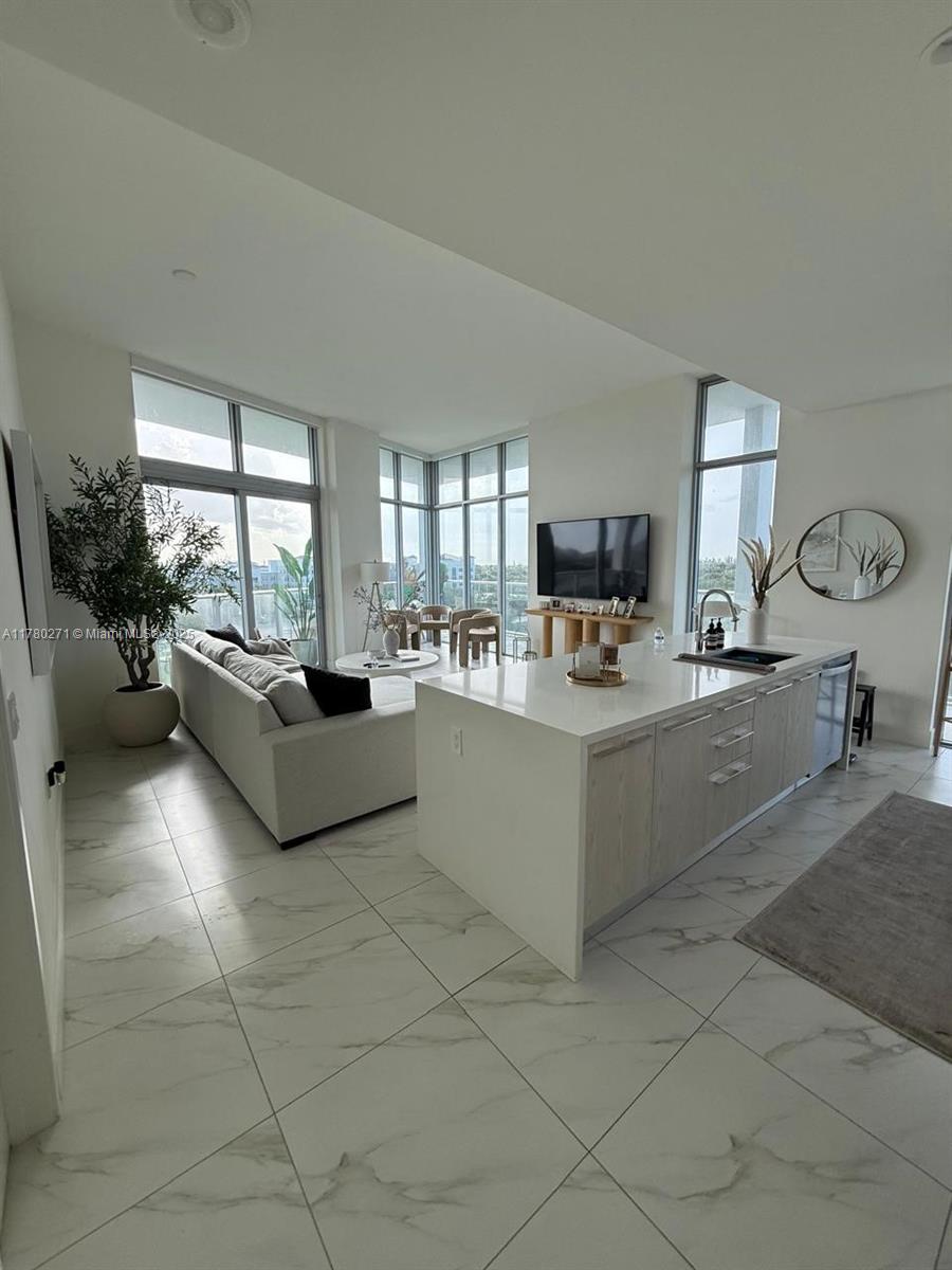 METROPICA NORTH TOWER ONE - Residential