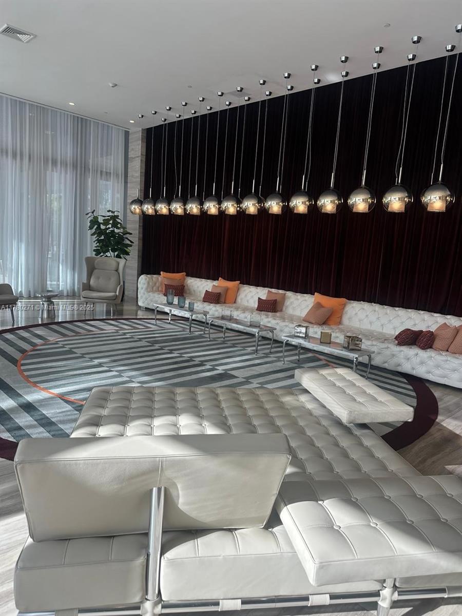 METROPICA NORTH TOWER ONE - Residential