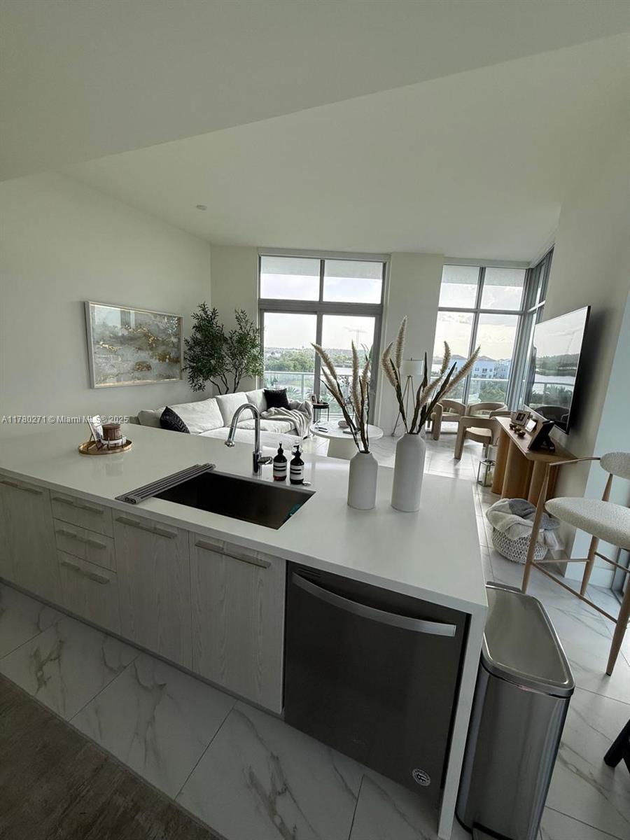 METROPICA NORTH TOWER ONE - Residential