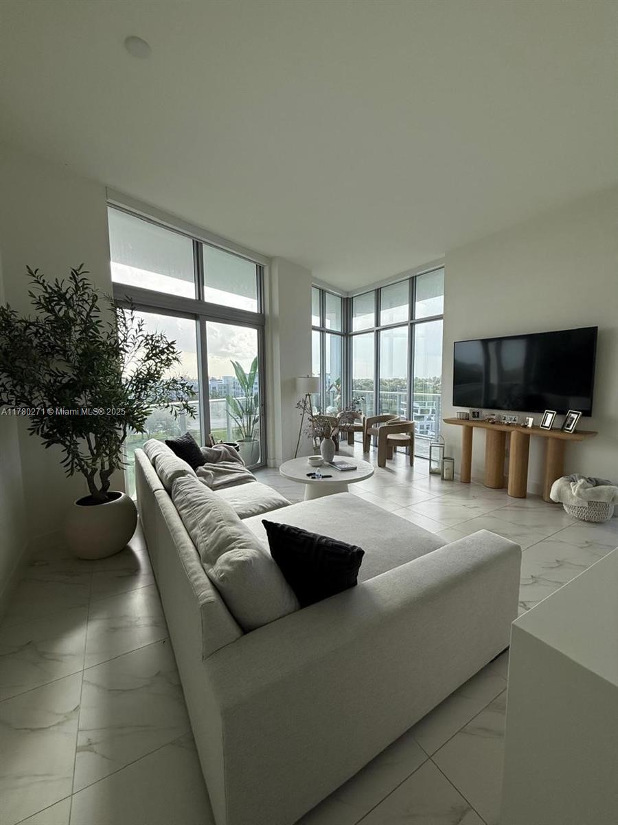 METROPICA NORTH TOWER ONE - Residential