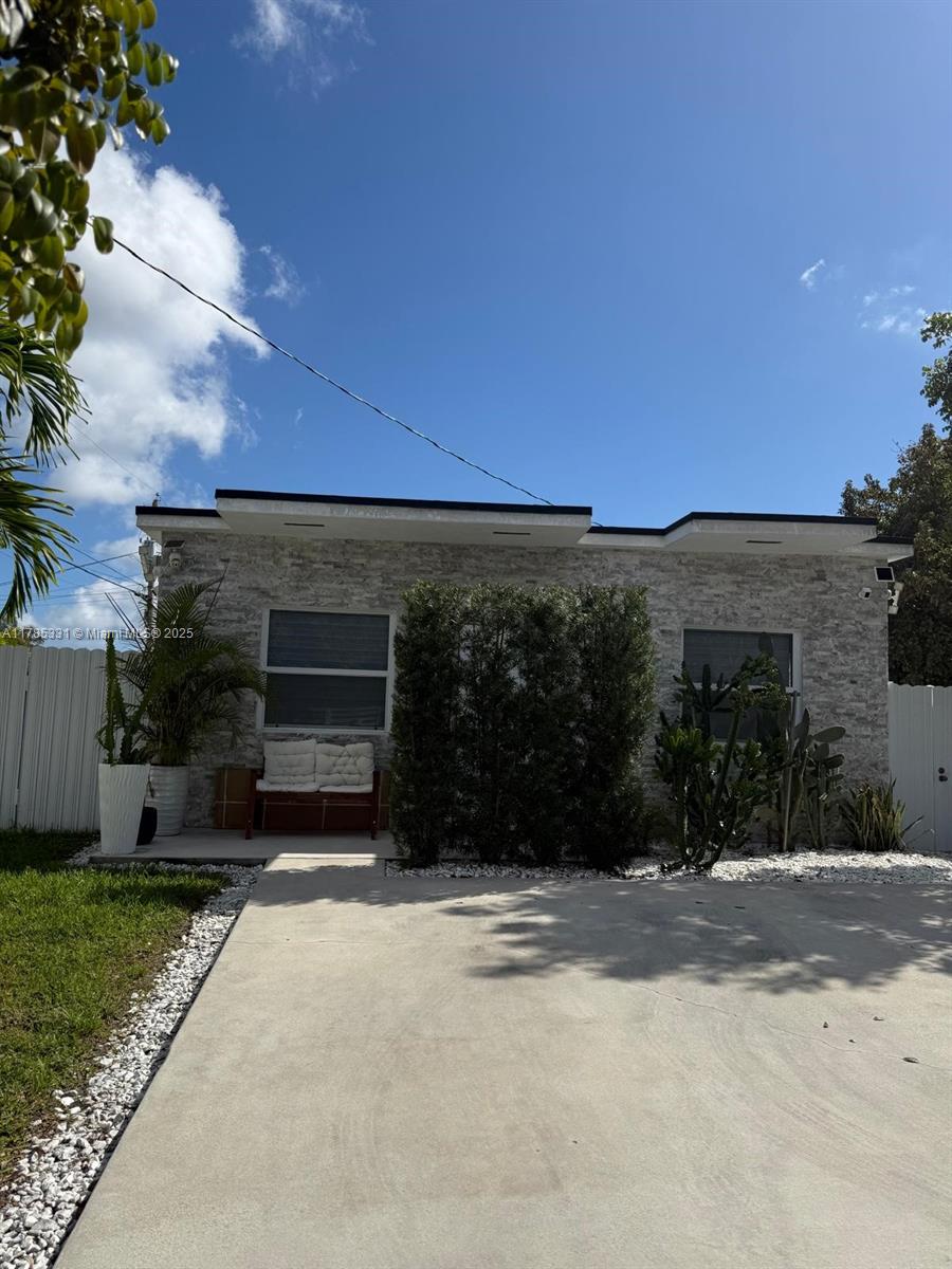 5629 Nw 31st Ave, Miami, Broward County, Florida - 3 Bedrooms  
2 Bathrooms - 