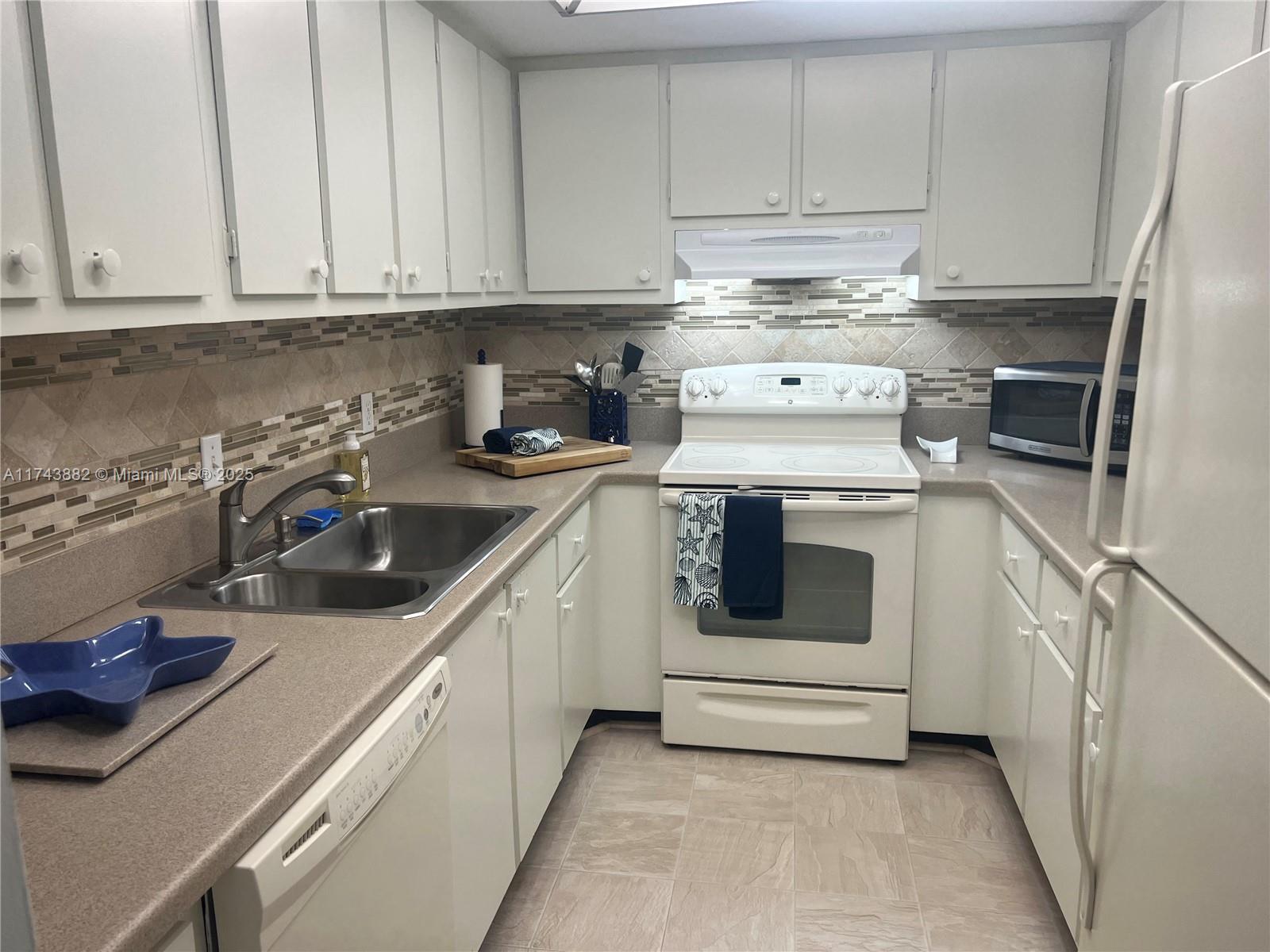 MAYAN TOWERS CONDO I - Residential Lease