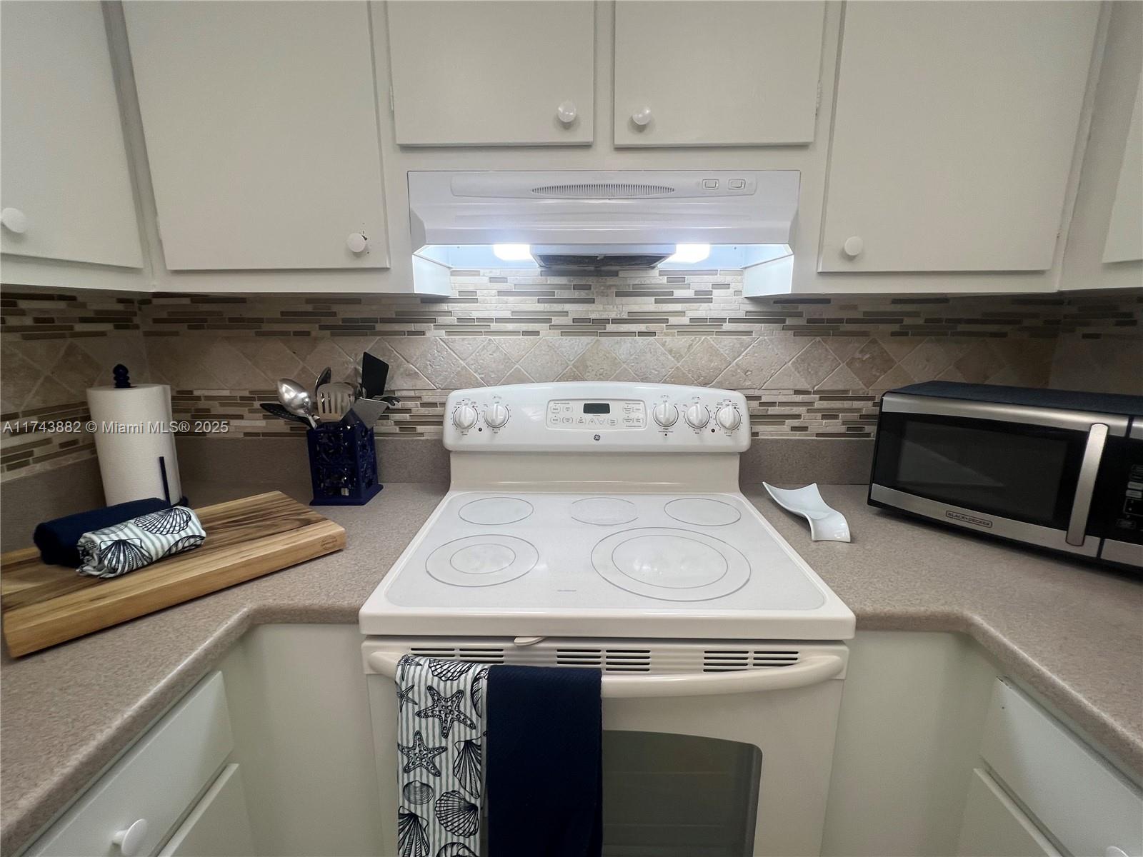 MAYAN TOWERS CONDO I - Residential Lease