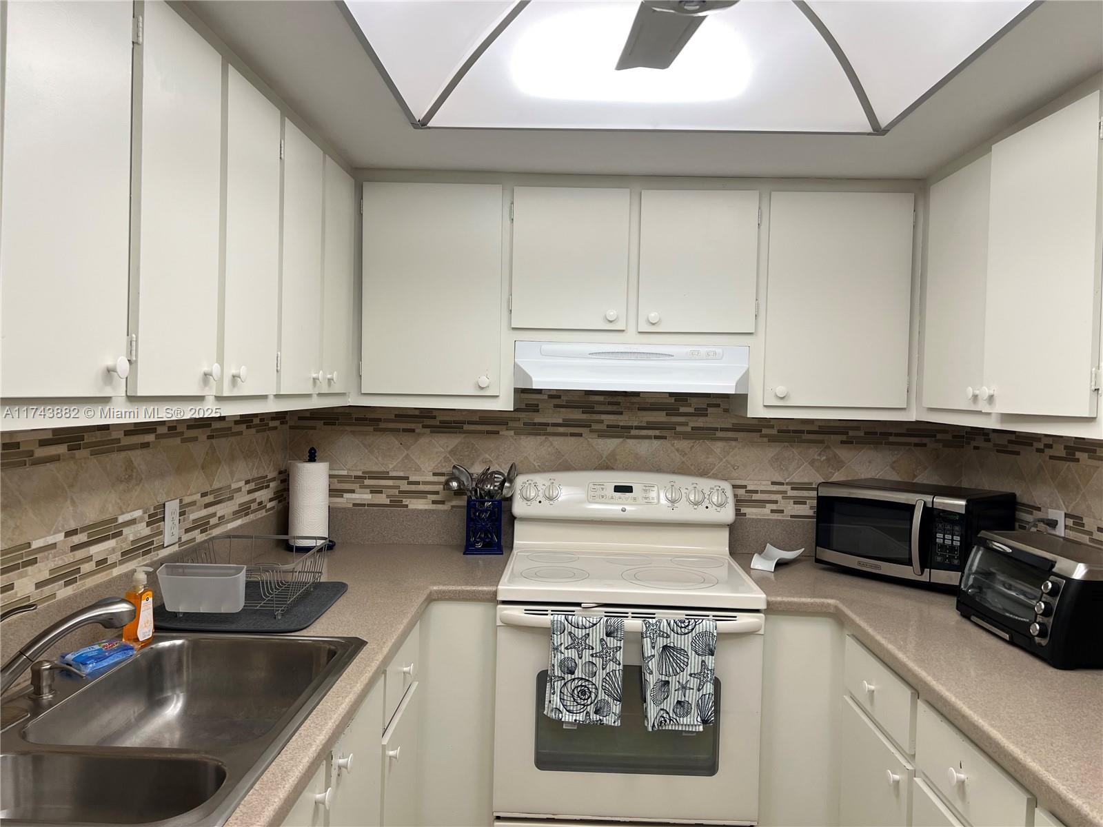MAYAN TOWERS CONDO I - Residential Lease