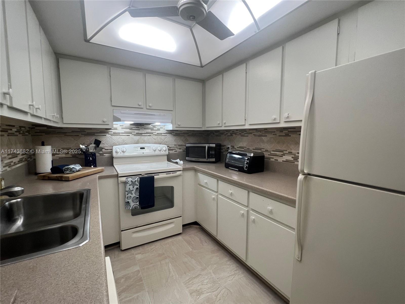 MAYAN TOWERS CONDO I - Residential Lease