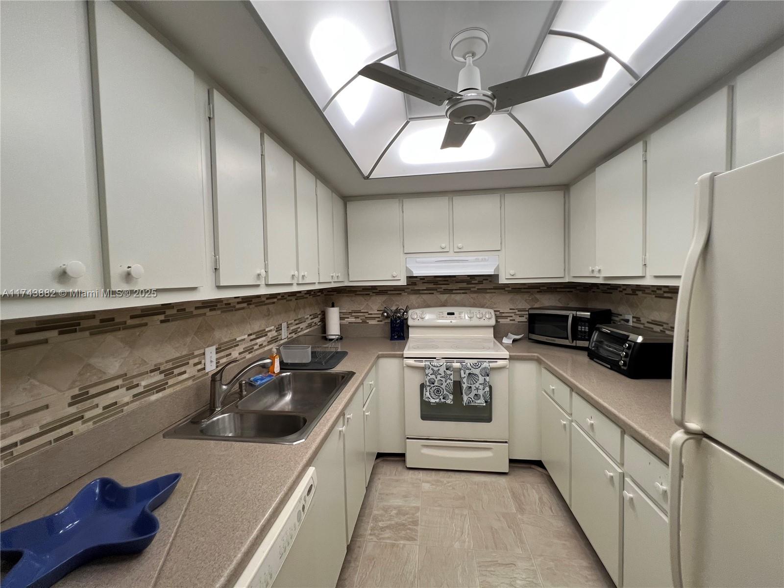 MAYAN TOWERS CONDO I - Residential Lease