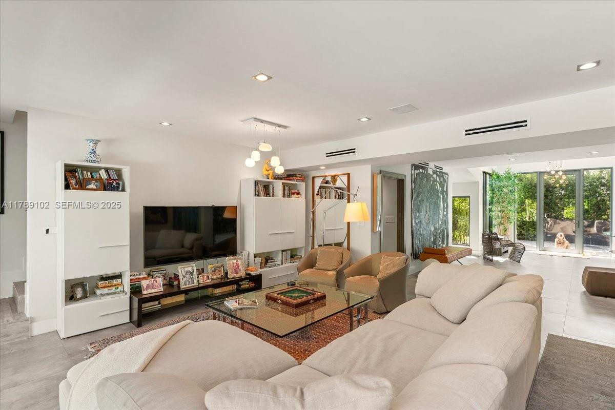 BISCAYNE KEY ESTATES - Residential