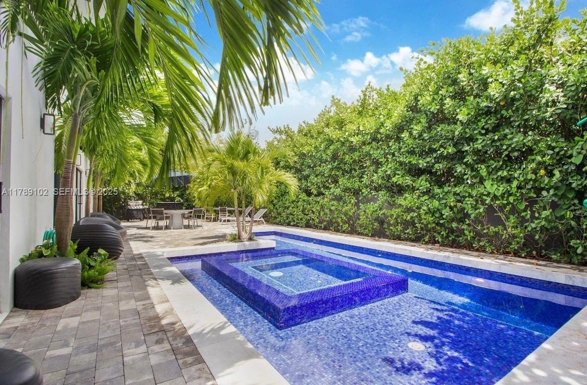 BISCAYNE KEY ESTATES - Residential