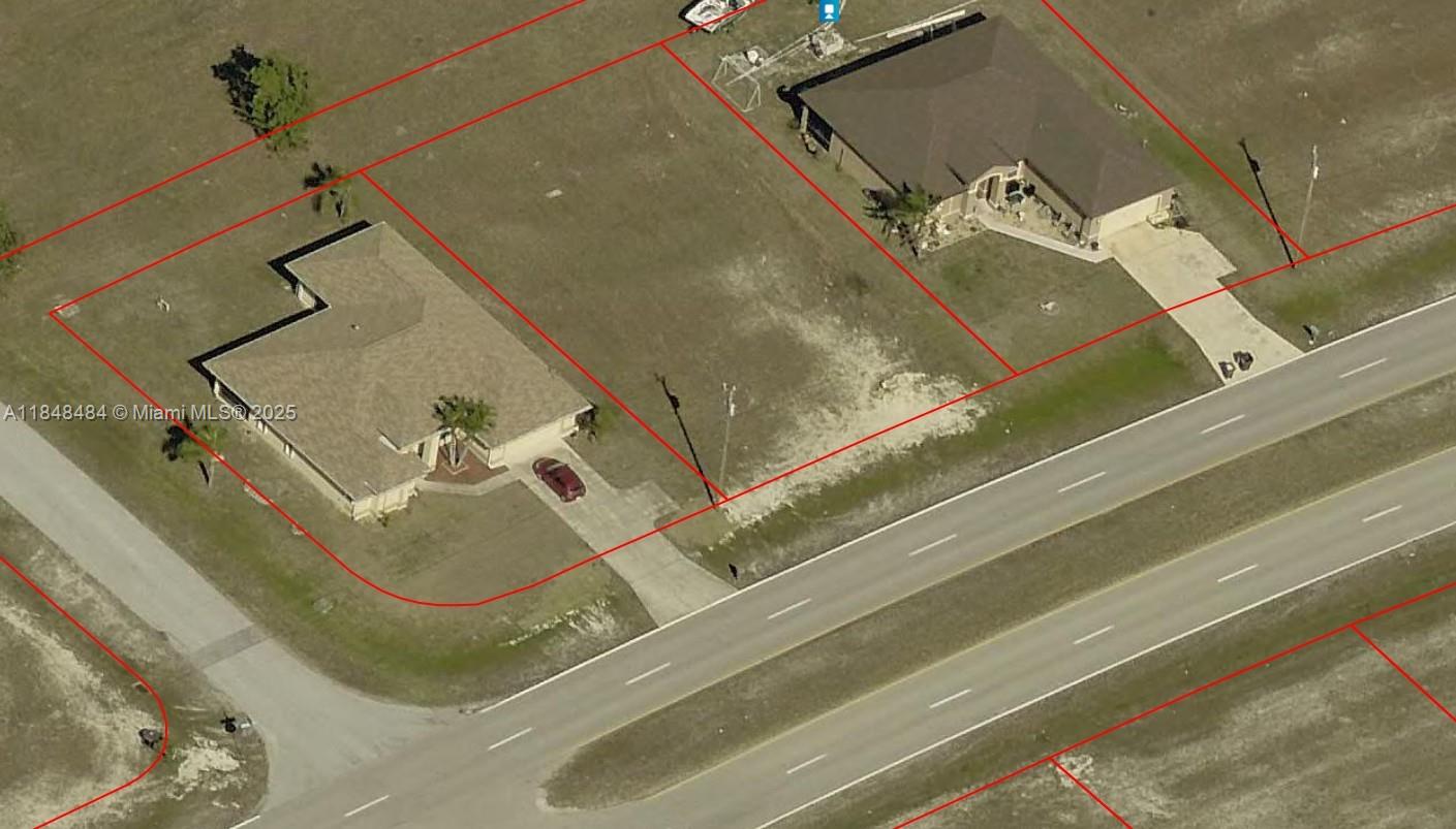Lot on Diplomat Avenue between two fully constructed homes. Quick east-west access. Motivated owner.