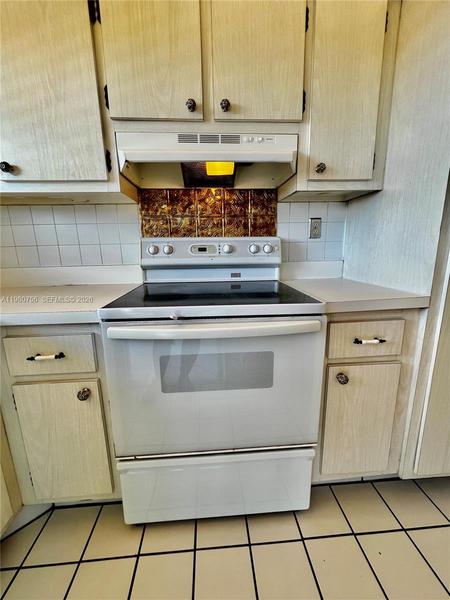 SANTA MONICA CONDOMINIUM - Residential Lease