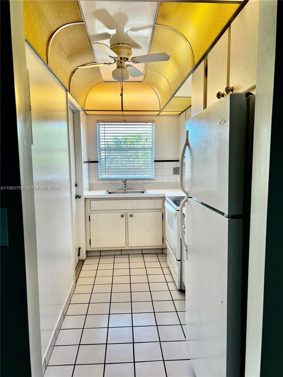 SANTA MONICA CONDOMINIUM - Residential Lease