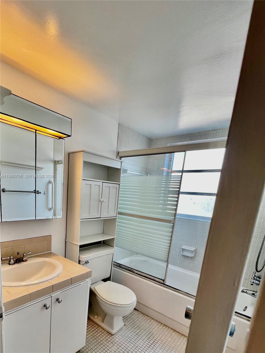 SANTA MONICA CONDOMINIUM - Residential Lease