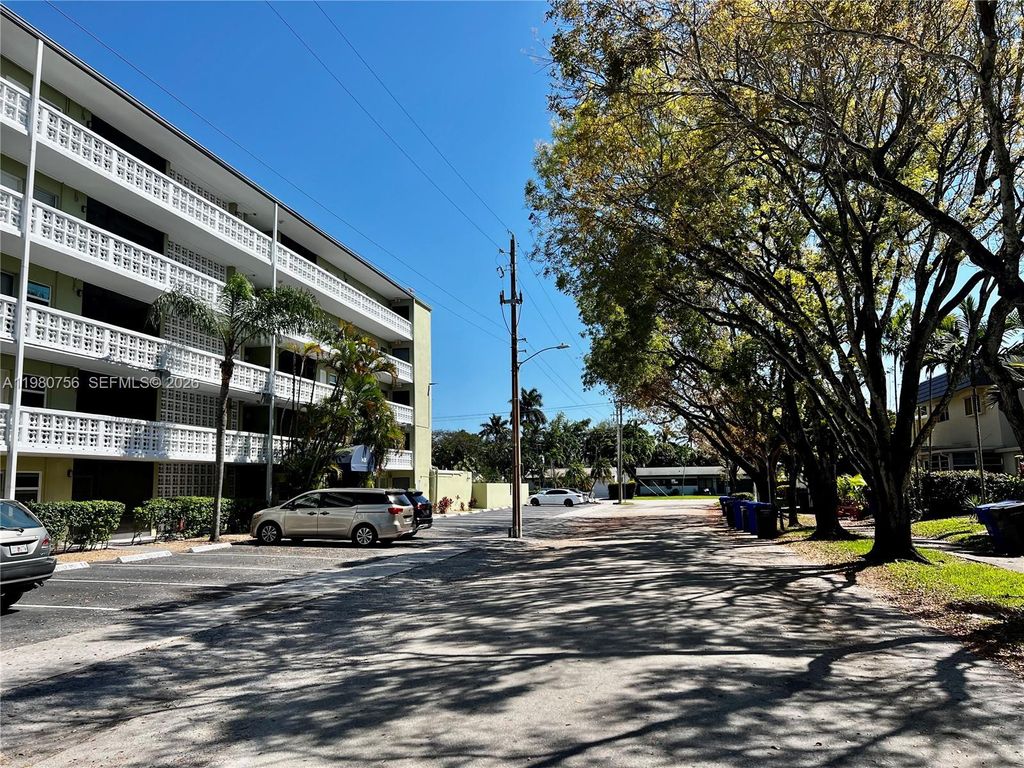 Photo of 1425 Arthur St #402A, Hollywood, FL 33020 (MLS # A11980756)