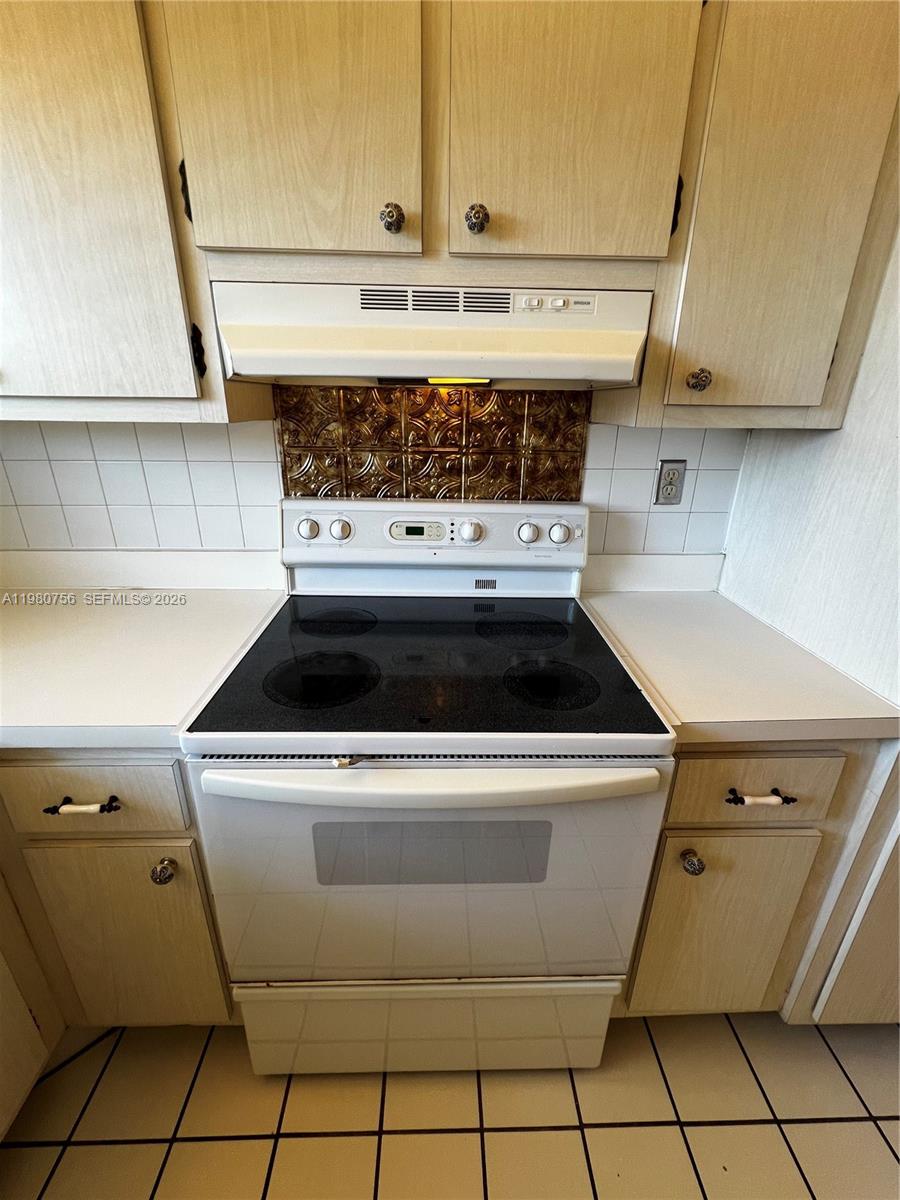 SANTA MONICA CONDOMINIUM - Residential Lease