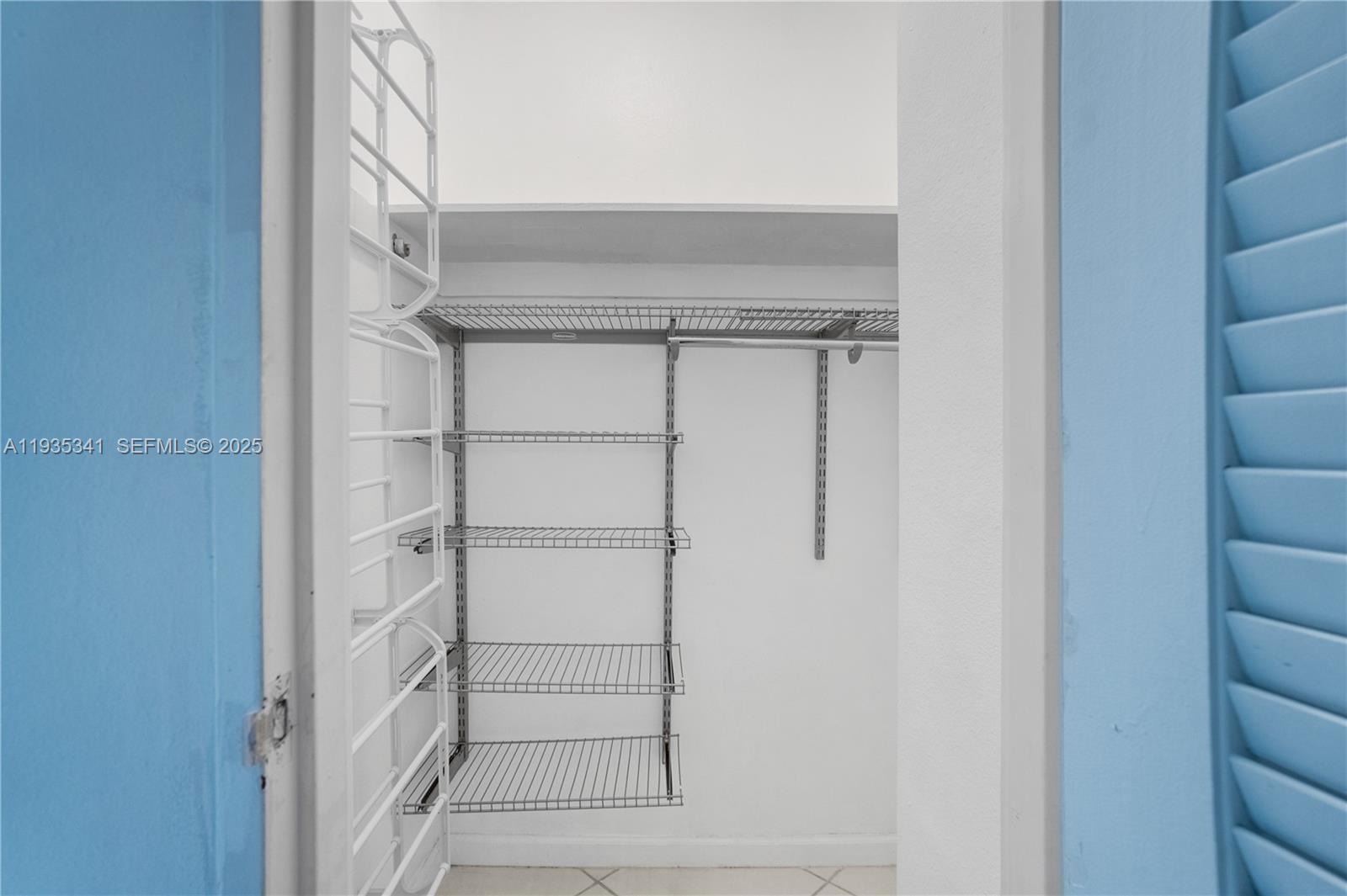 ISLAND POINTE CONDO - Residential