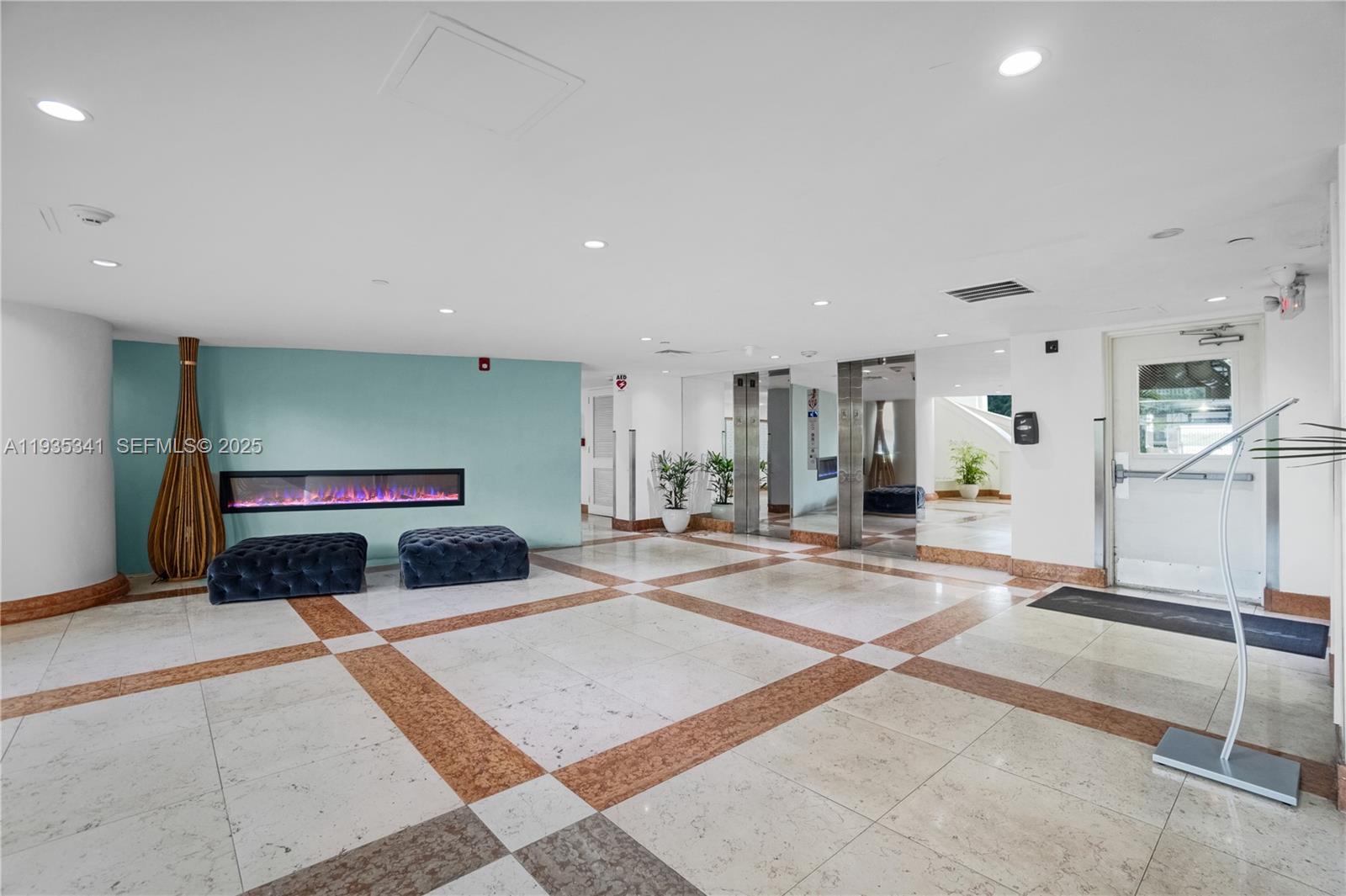 ISLAND POINTE CONDO - Residential