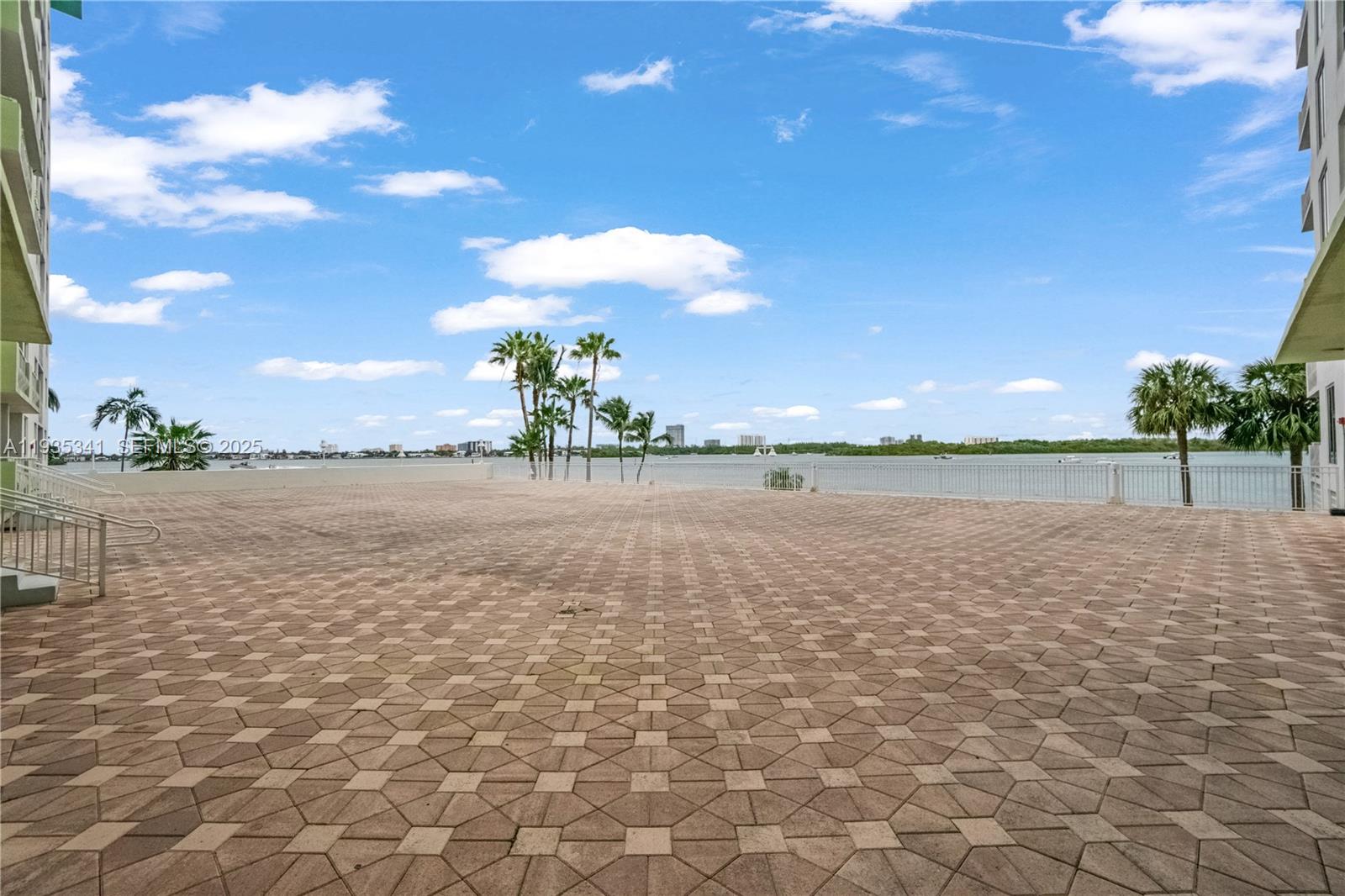 ISLAND POINTE CONDO - Residential