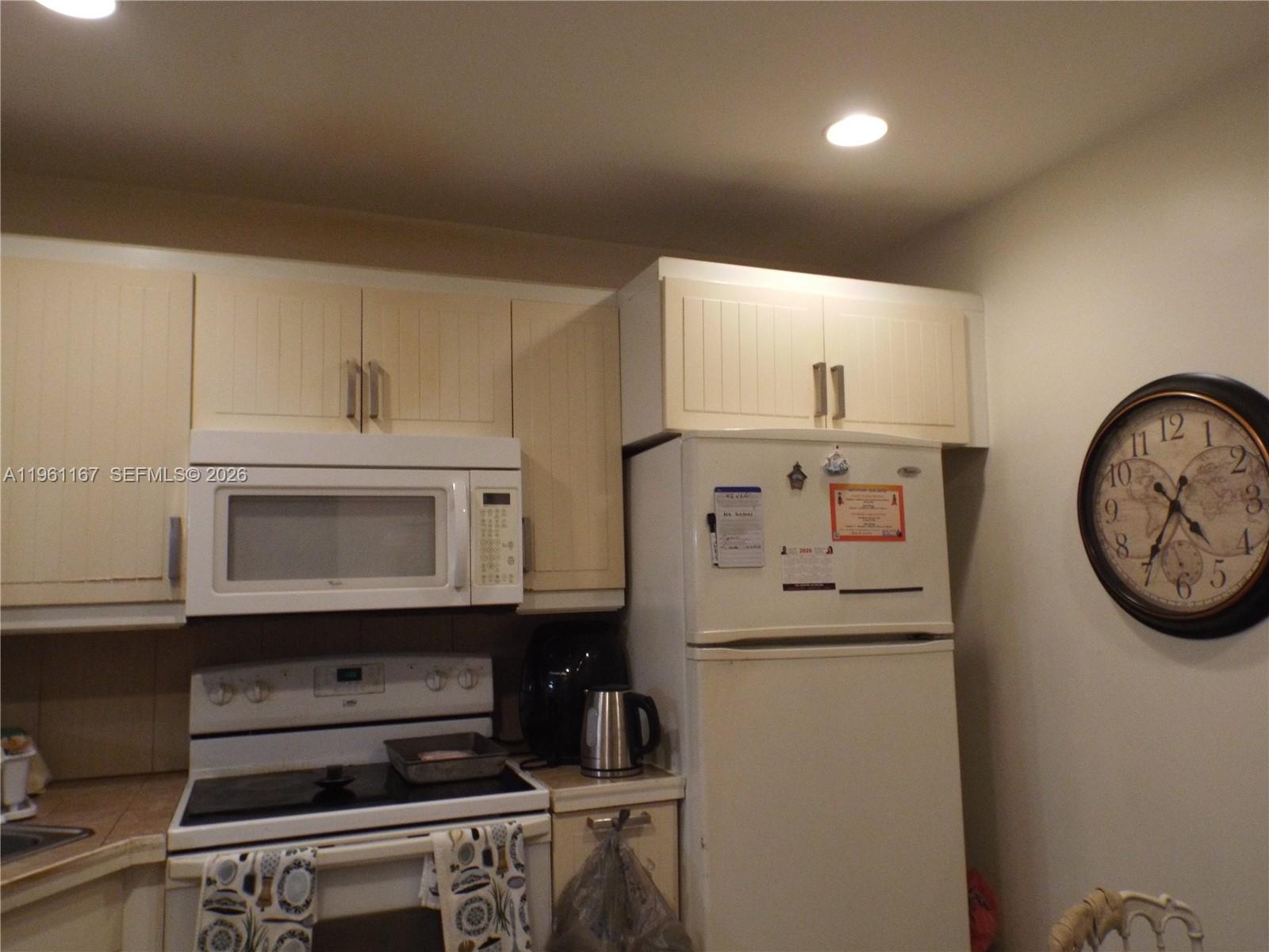 FOURTH GULFSTREAM GARDEN - Residential