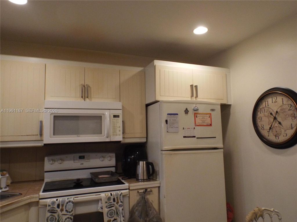 Photo of 410 SE 2nd St #115, Hallandale Beach, FL 33009 (MLS # A11961167)