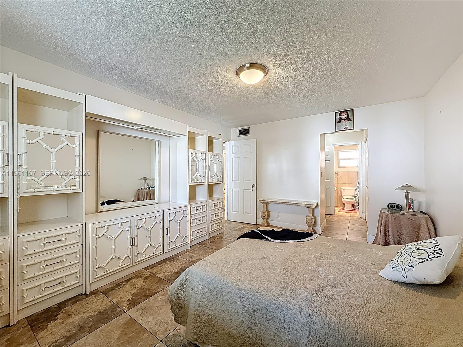 FOURTH GULFSTREAM GARDEN - Residential