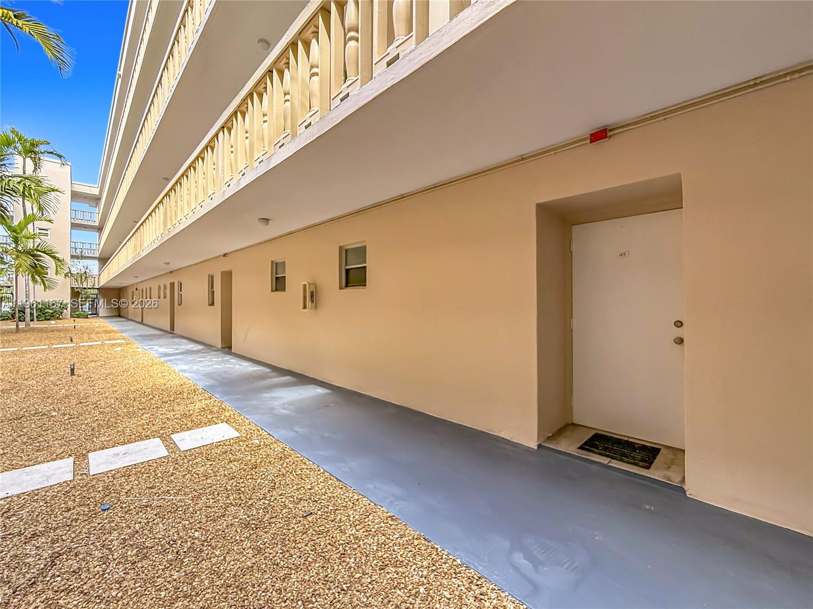 FOURTH GULFSTREAM GARDEN - Residential