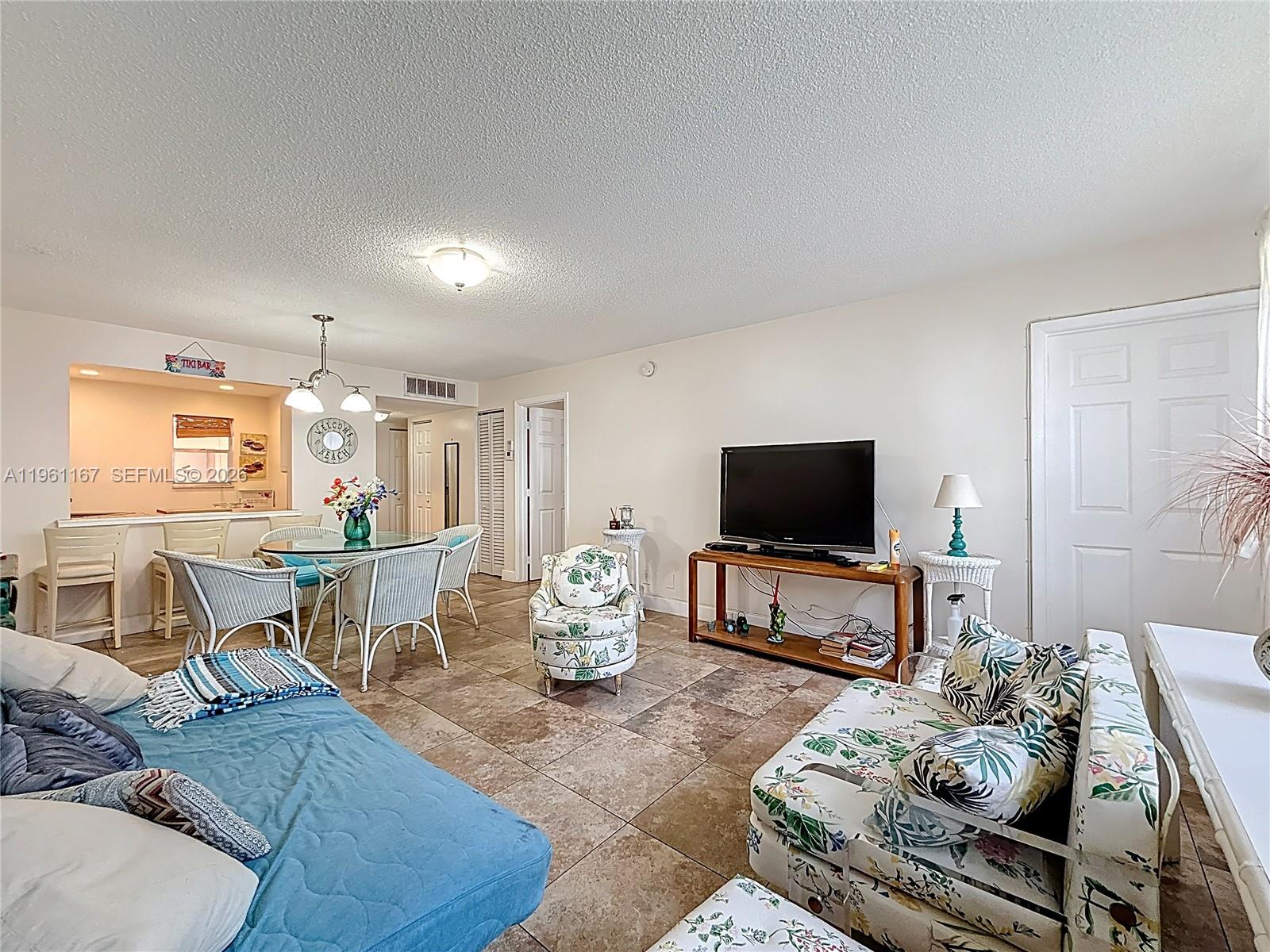 FOURTH GULFSTREAM GARDEN - Residential