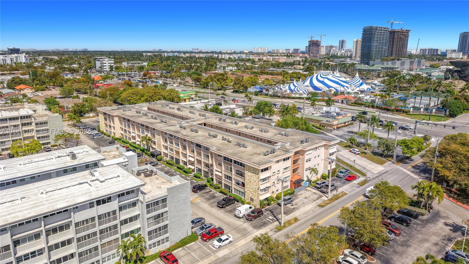 FOURTH GULFSTREAM GARDEN - Residential