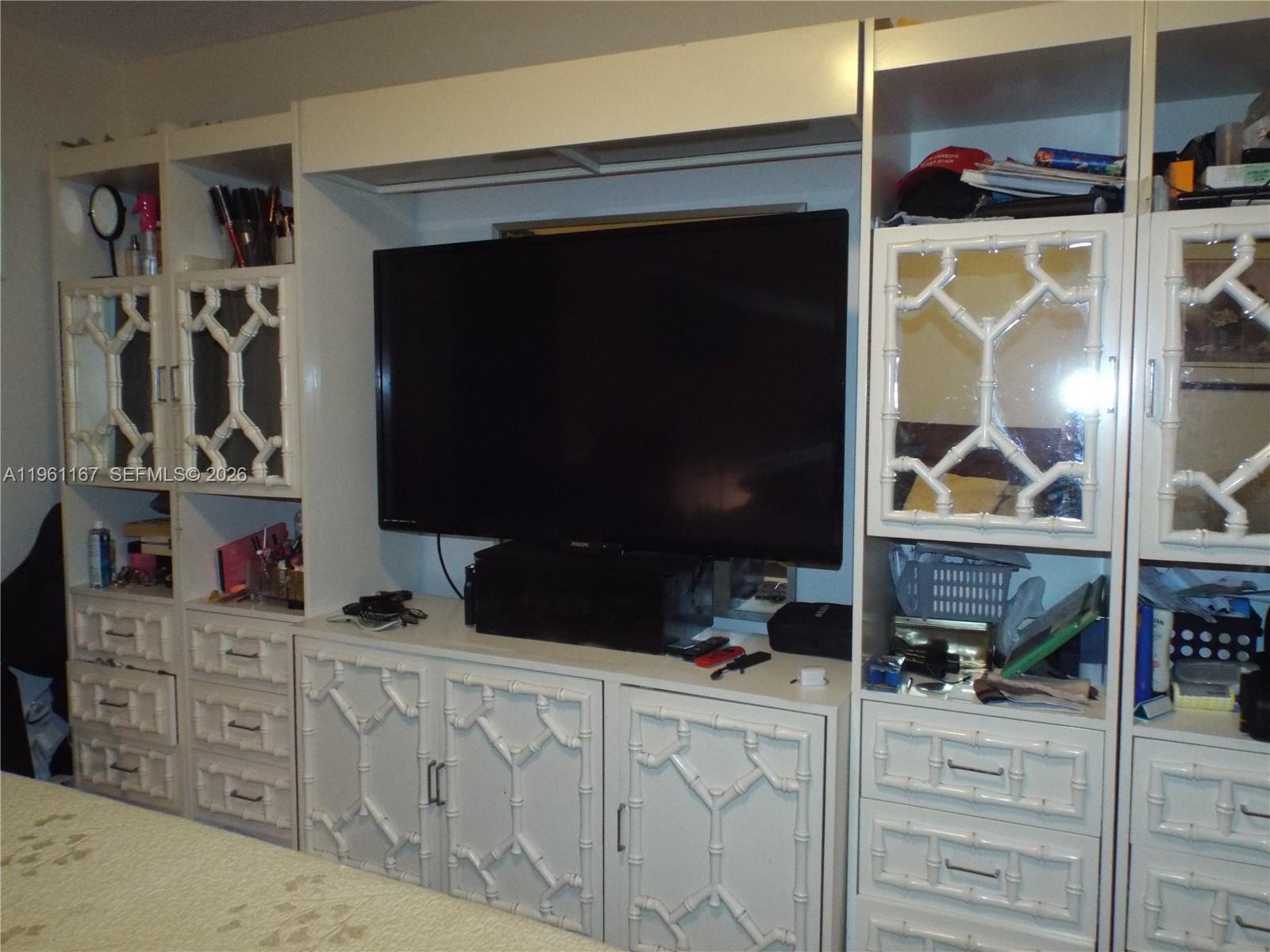 FOURTH GULFSTREAM GARDEN - Residential