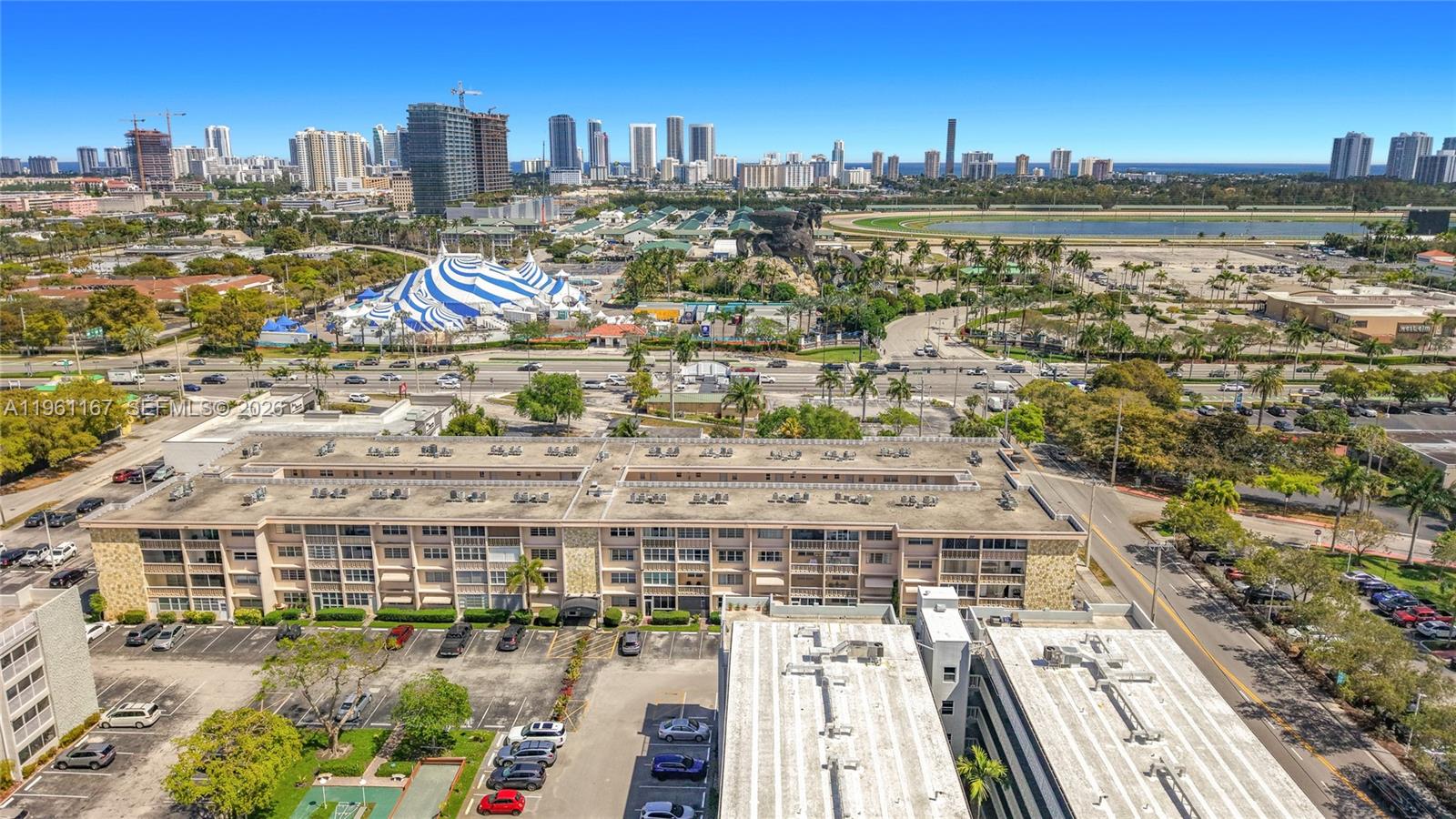 FOURTH GULFSTREAM GARDEN - Residential