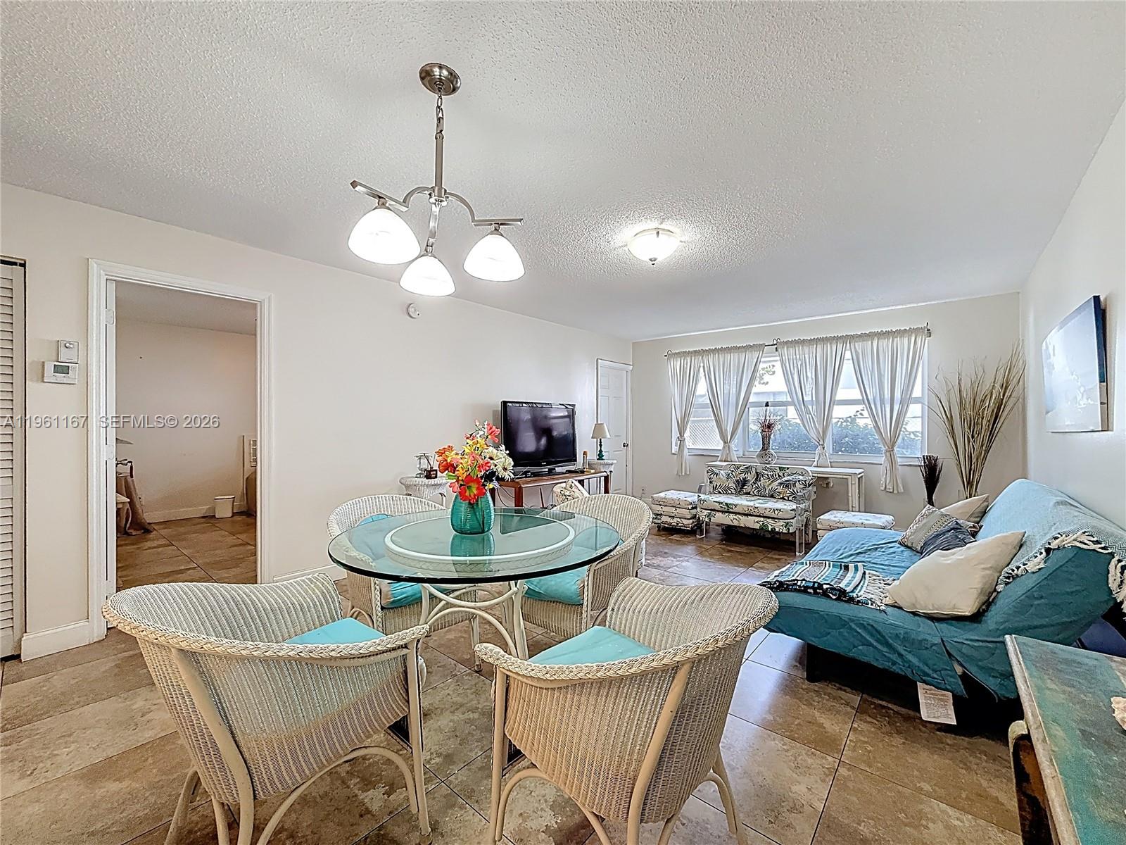 FOURTH GULFSTREAM GARDEN - Residential