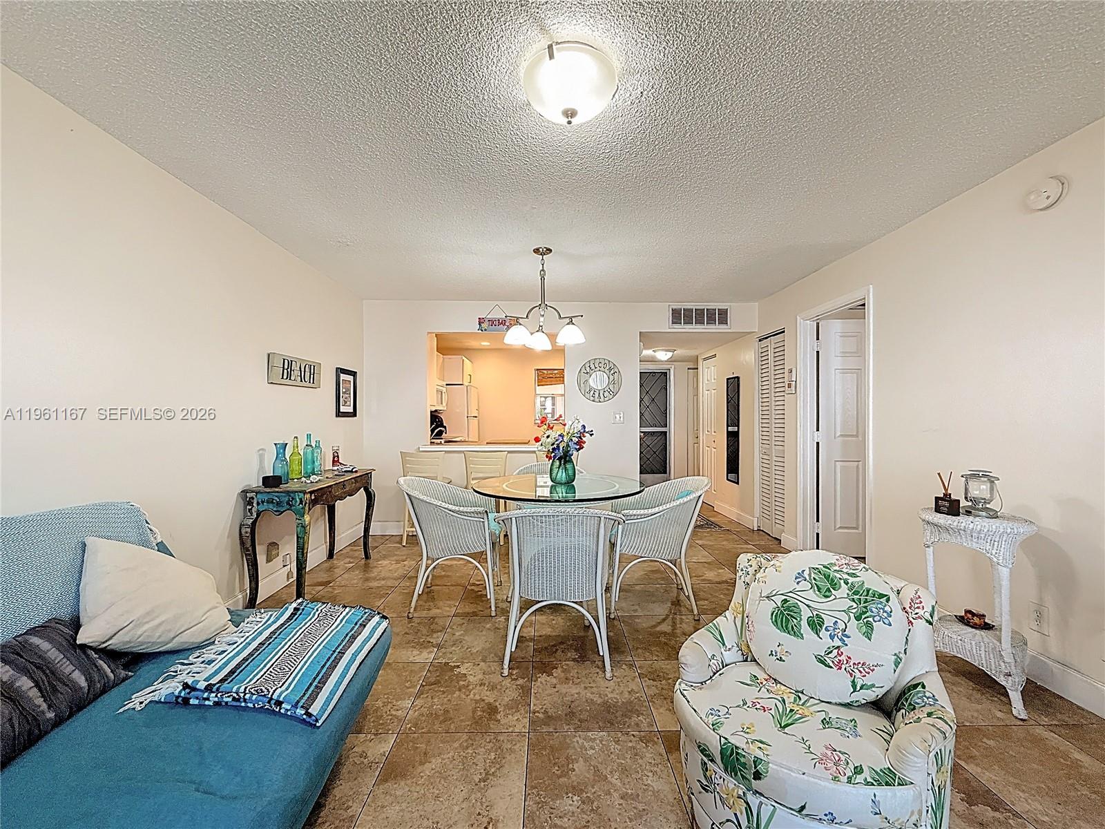 FOURTH GULFSTREAM GARDEN - Residential