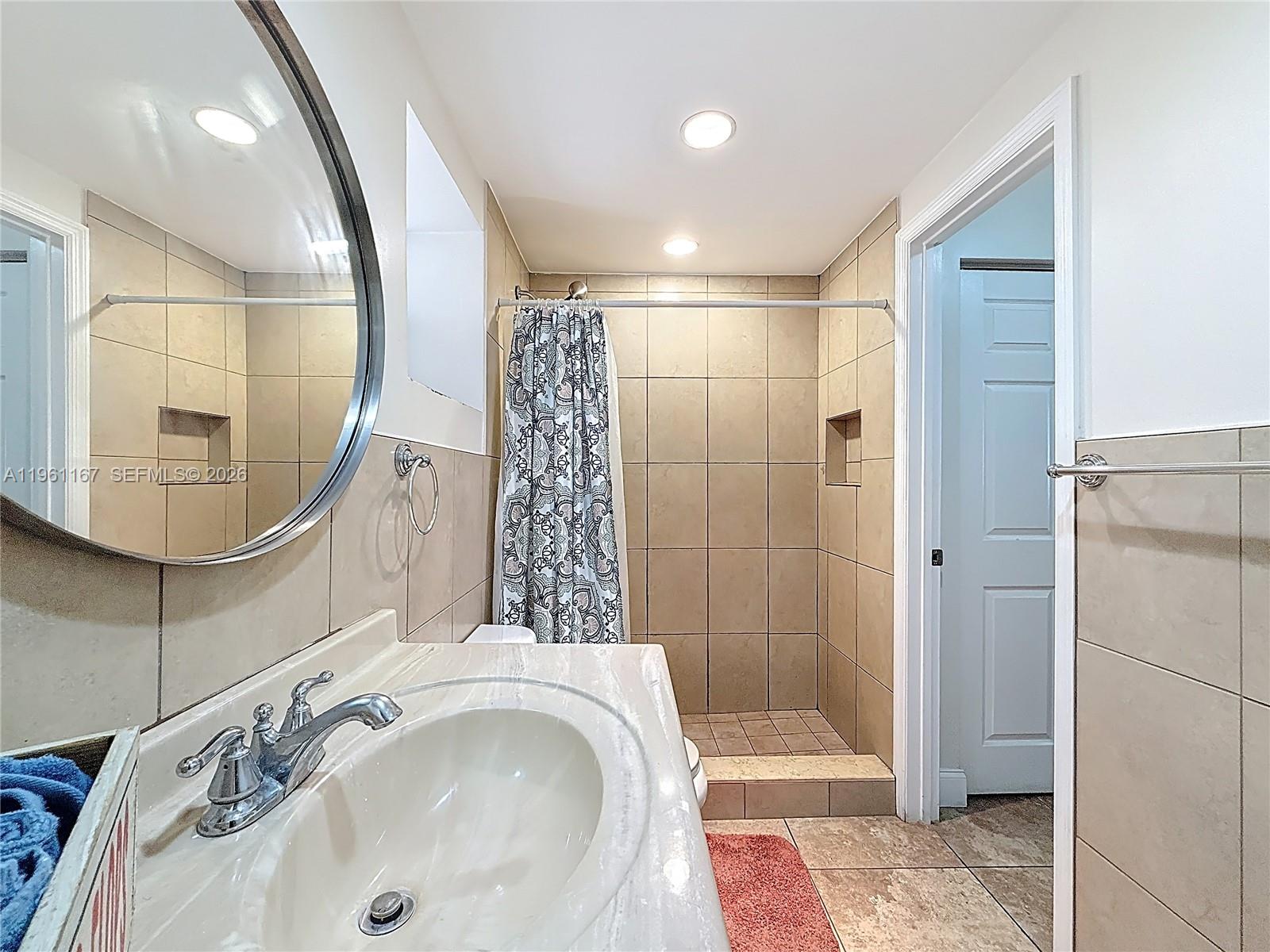 FOURTH GULFSTREAM GARDEN - Residential