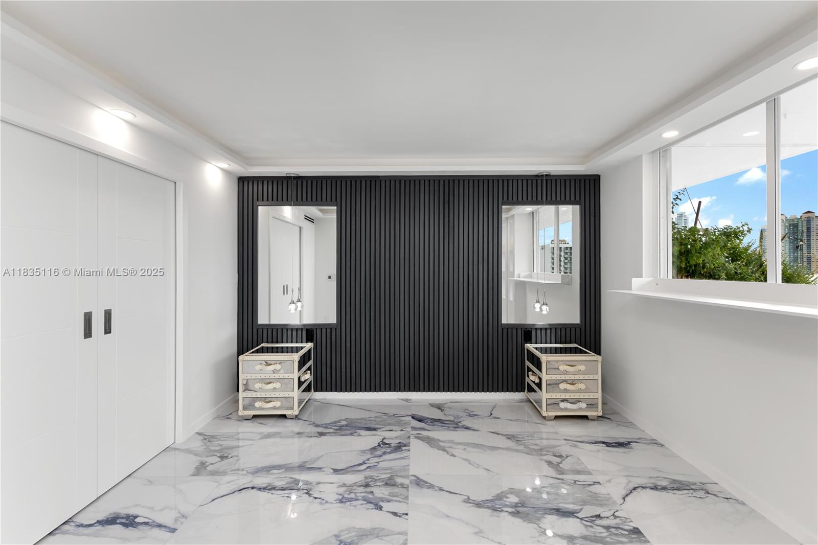 THE PRESIDENTIAL CONDO - Residential