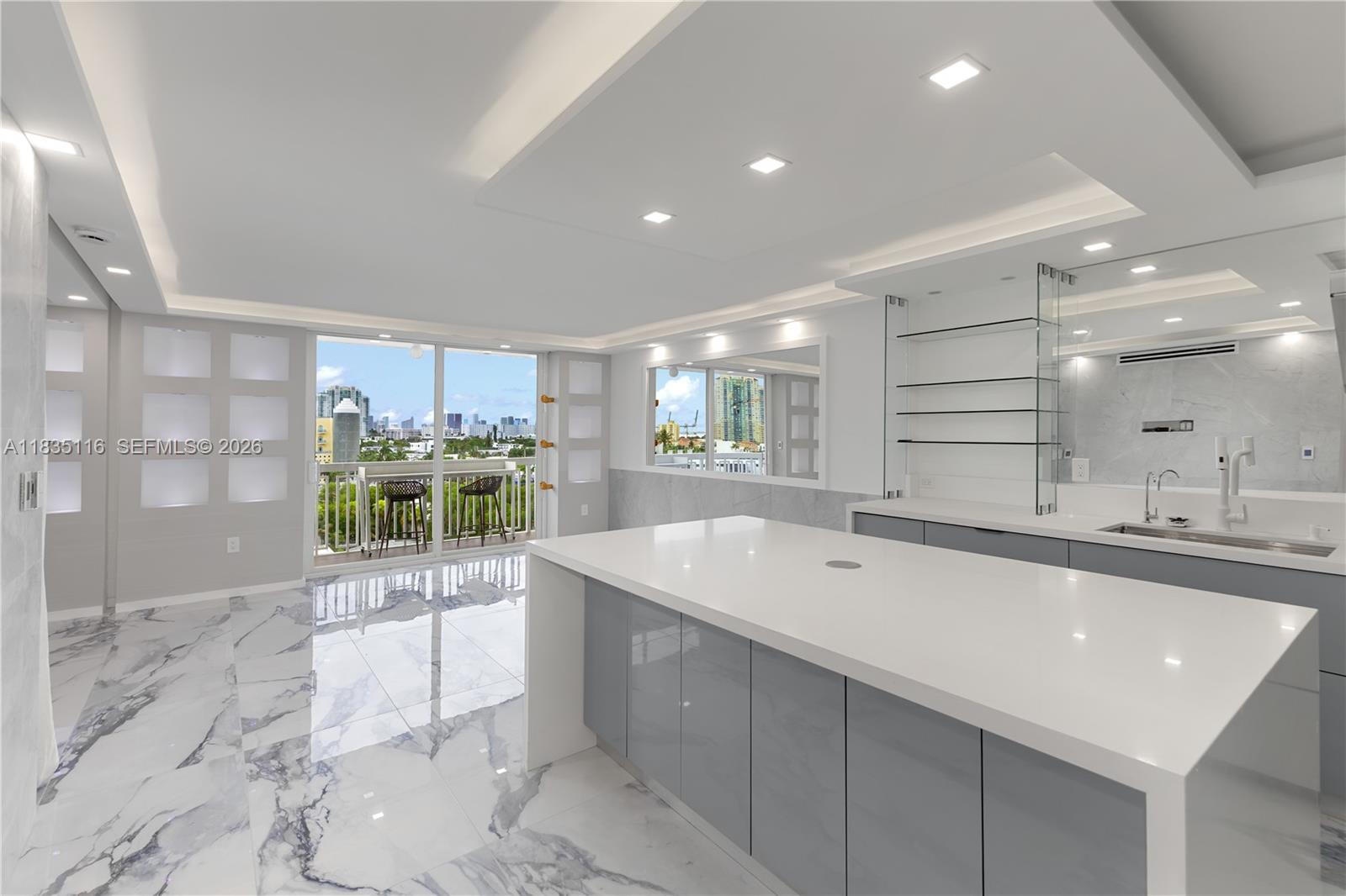 THE PRESIDENTIAL CONDO - Residential
