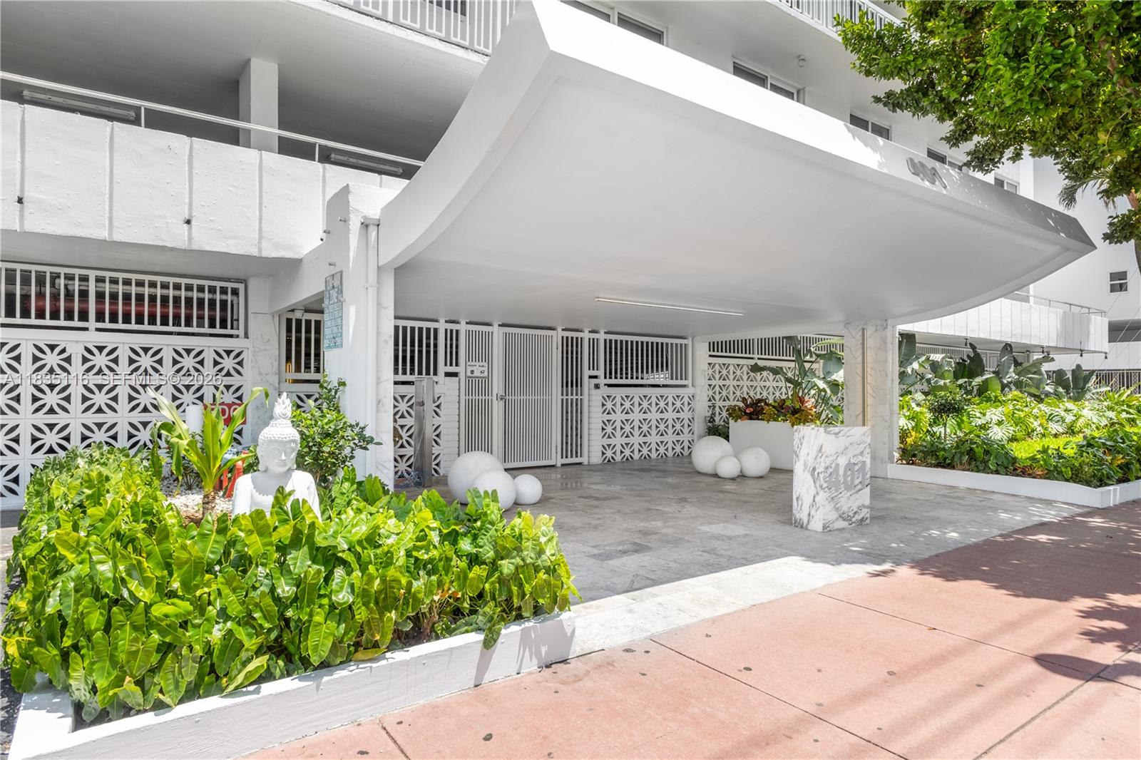 THE PRESIDENTIAL CONDO - Residential