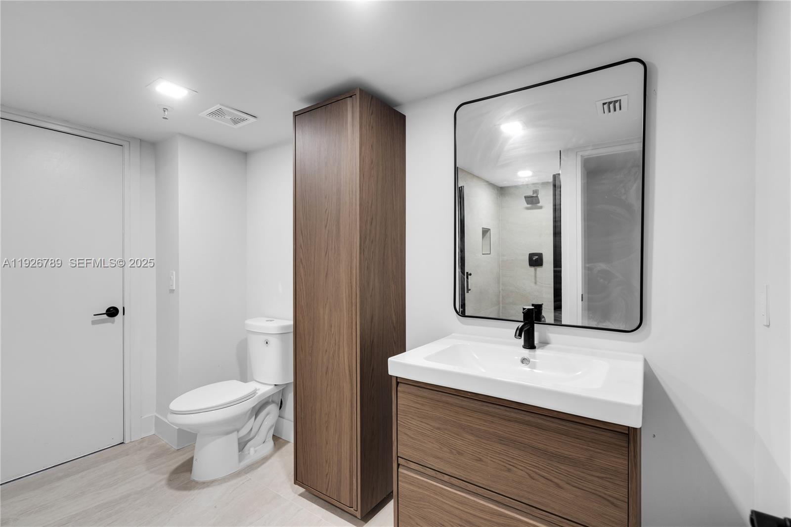 HUNTINGTON LAKES SEC ONE - Residential Lease