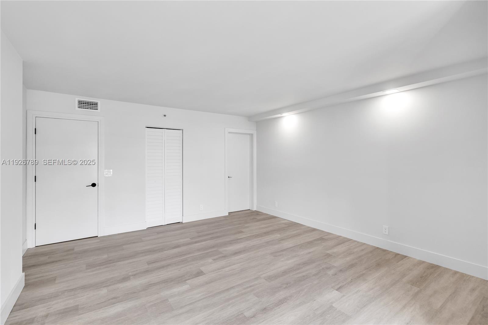 HUNTINGTON LAKES SEC ONE - Residential Lease